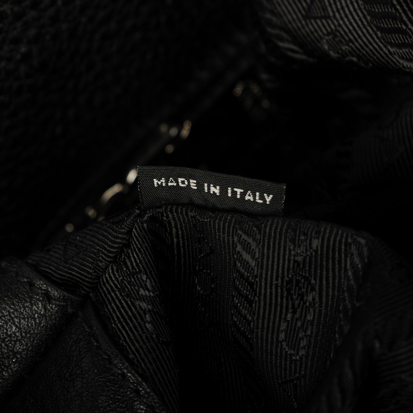 Vitello Daino Tote Nero Black