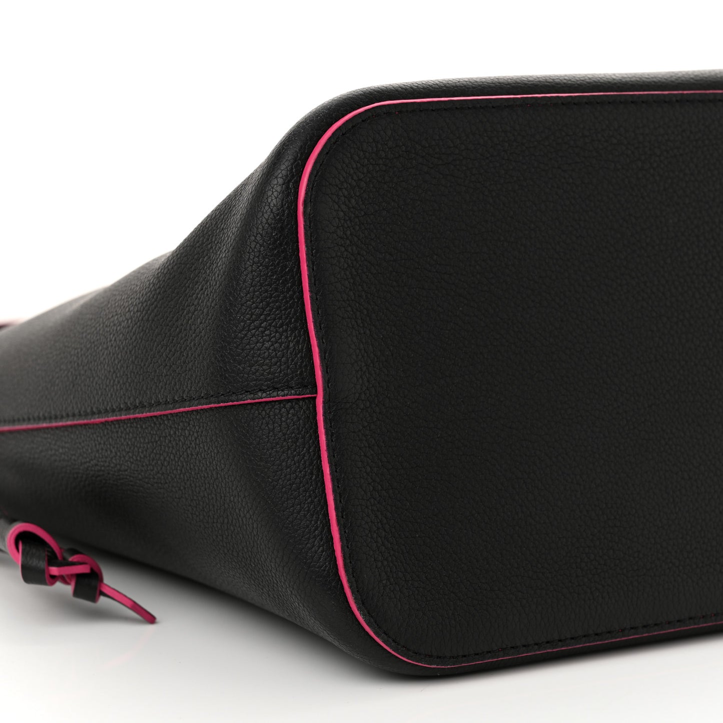 Calfskin Lockme Bucket Black