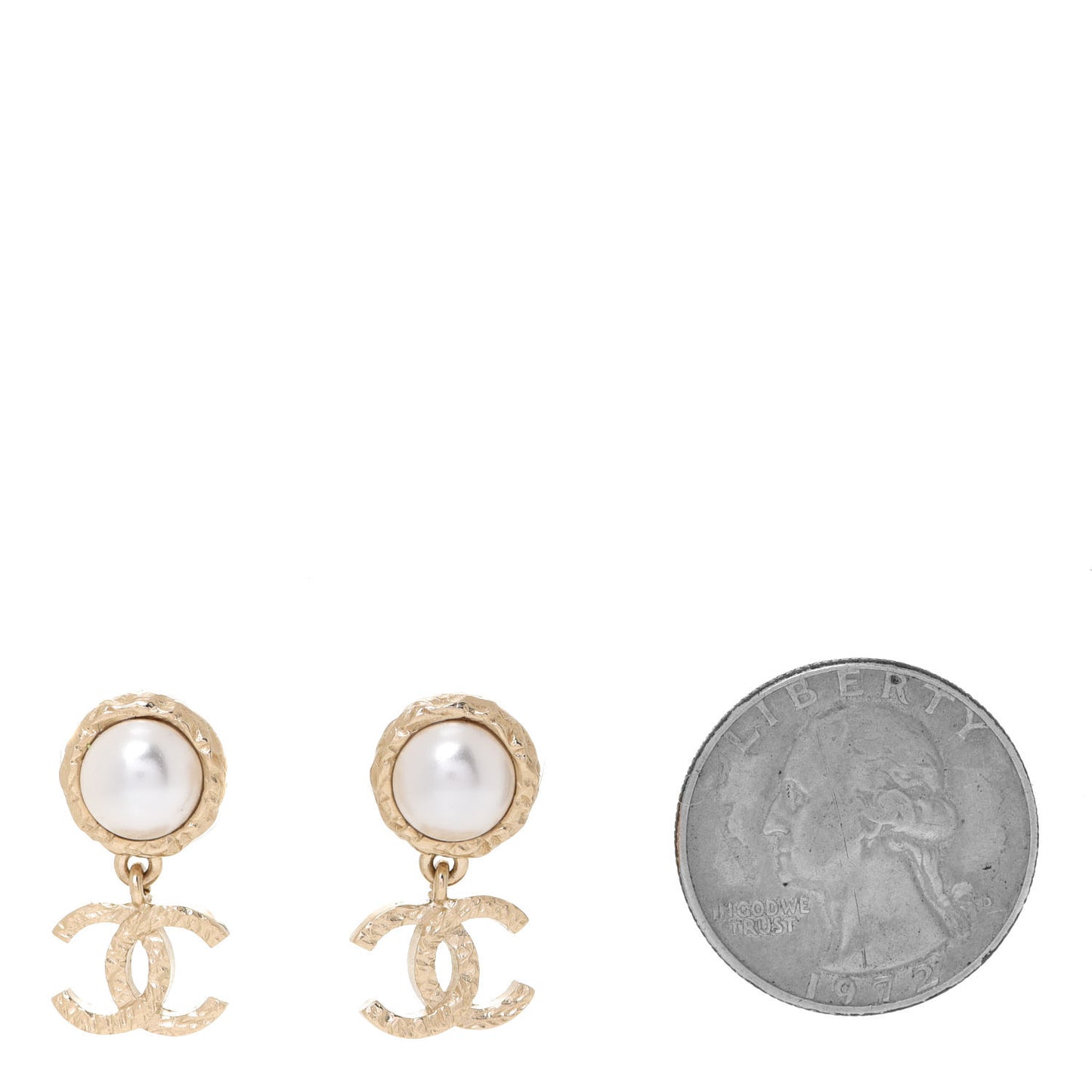 Pearl Hammered CC Drop Earrings Gold Pearly White