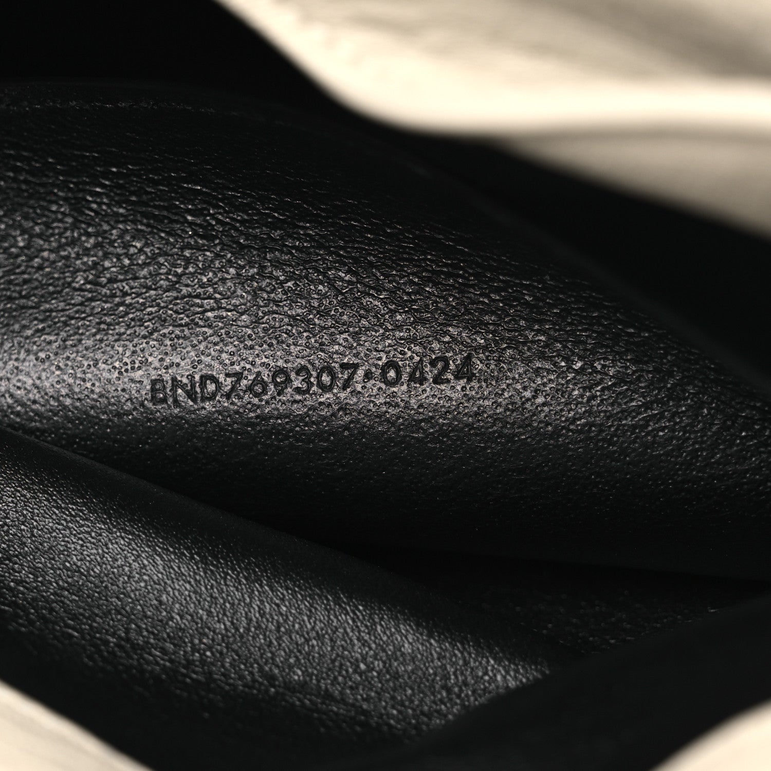 Saint Laurent Grained Lambskin Large Cassandre Envelope Pouch Blanc Vintage 7 of 10