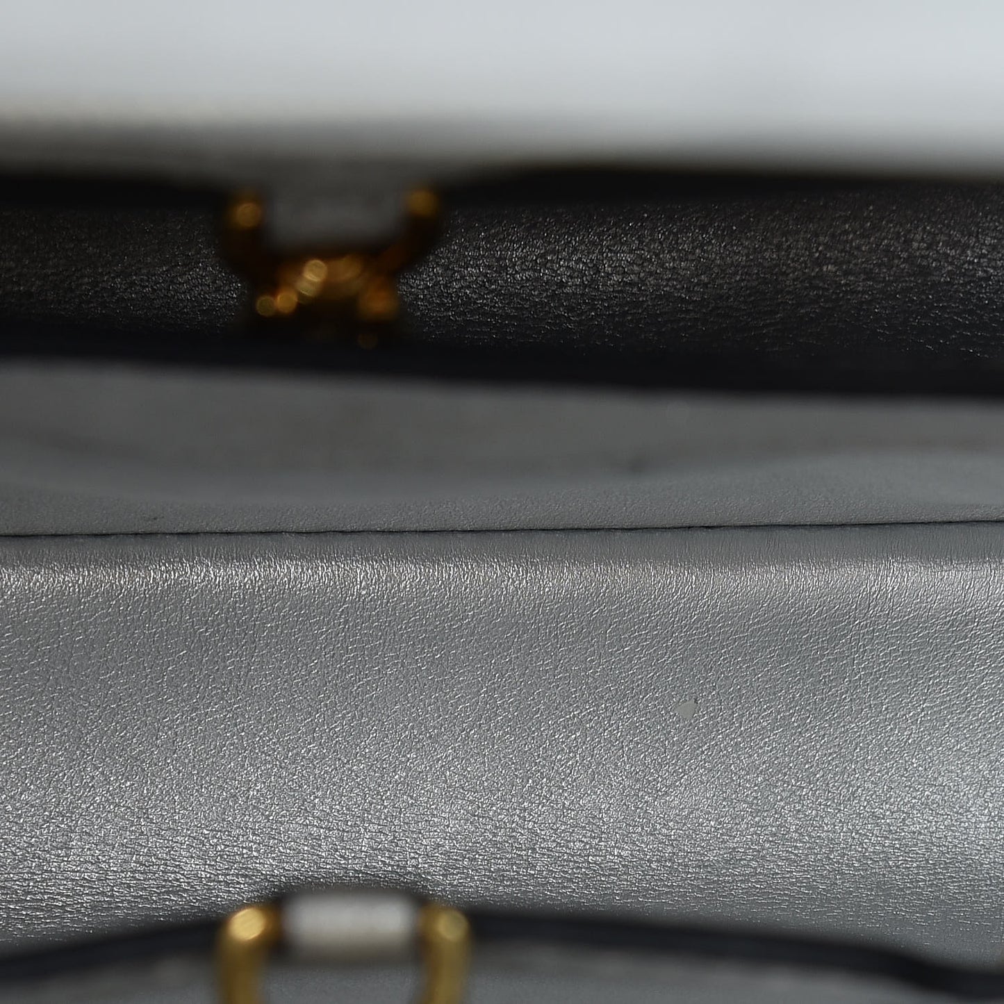 Metallic Taurillon Capucines BB Silver