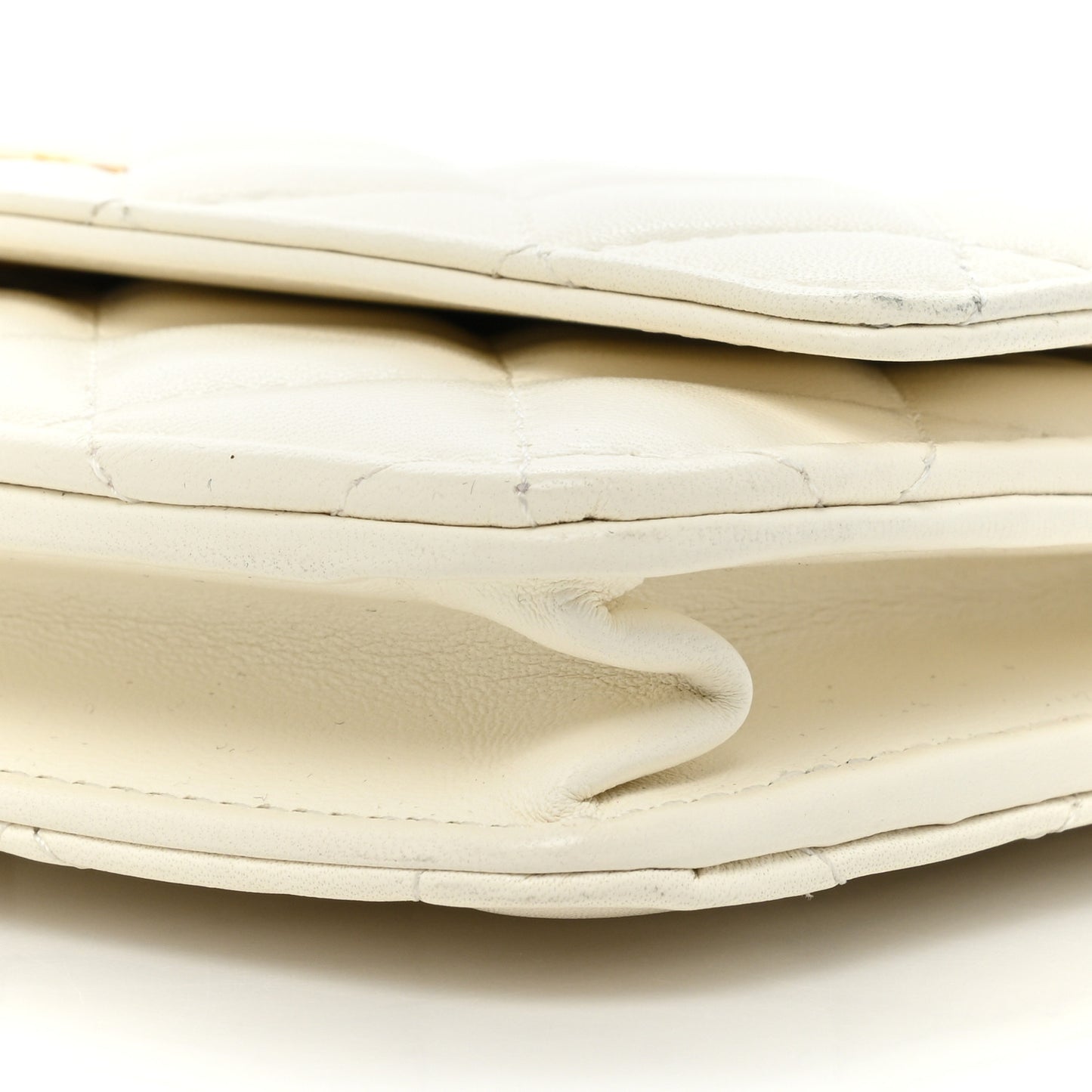 Lambskin Quilted CC Pearl Crush Wallet on Chain WOC White