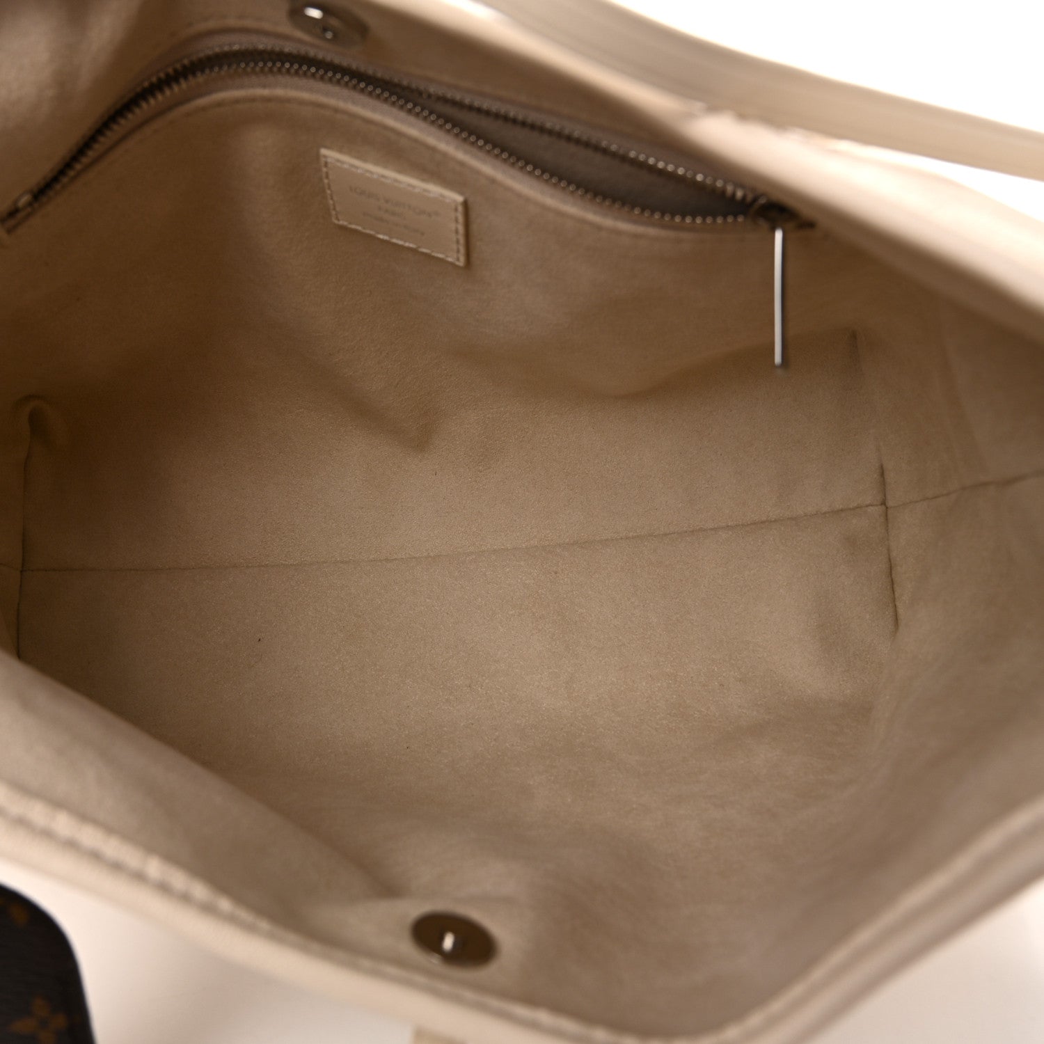 Louis Vuitton Lambskin CarryAll Cargo Vibe PM Vanille 5 of 10