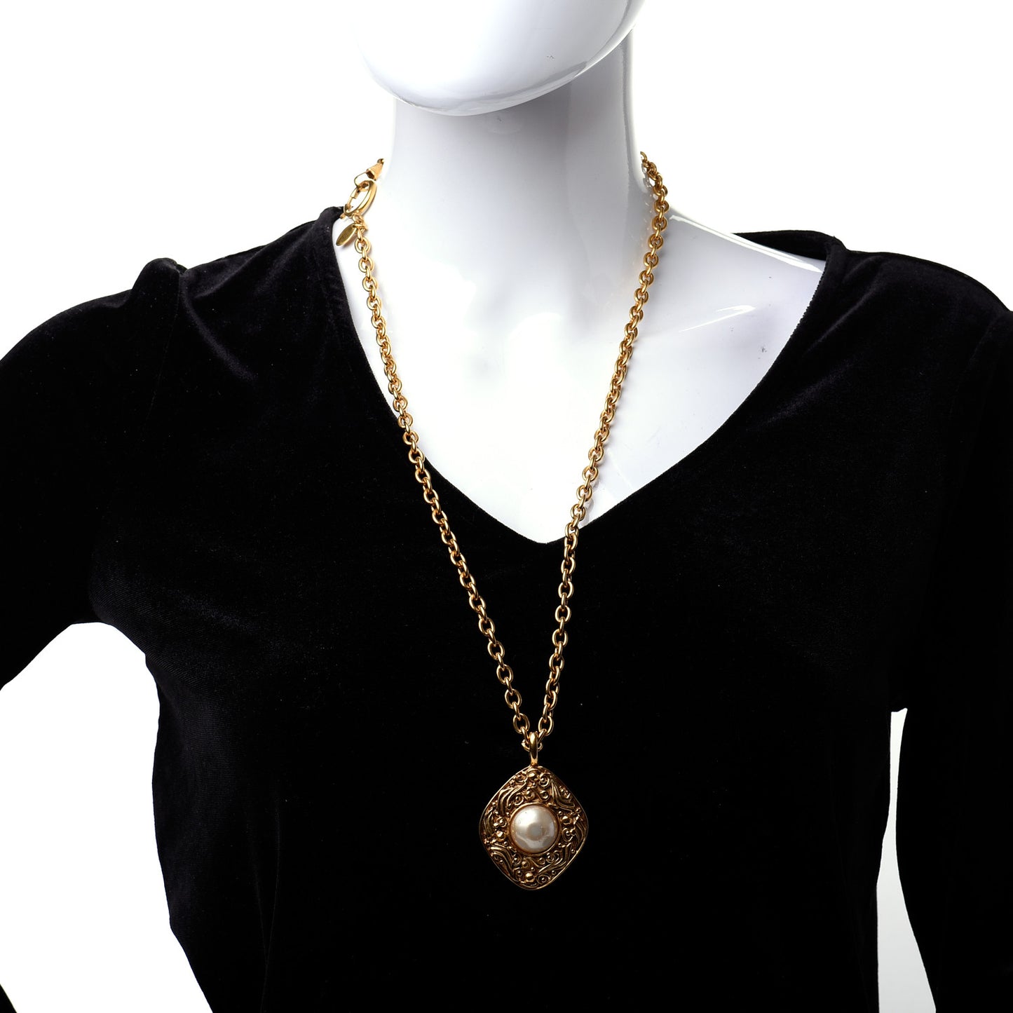 Pearl Pendant Necklace Gold