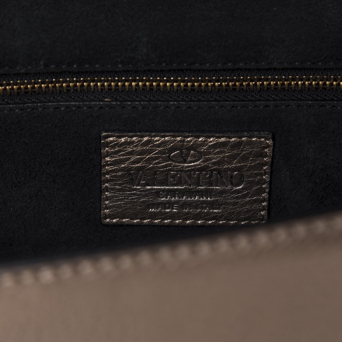 Metallic Grained Calfskin Medium Glam Lock Rockstud Flap Platino