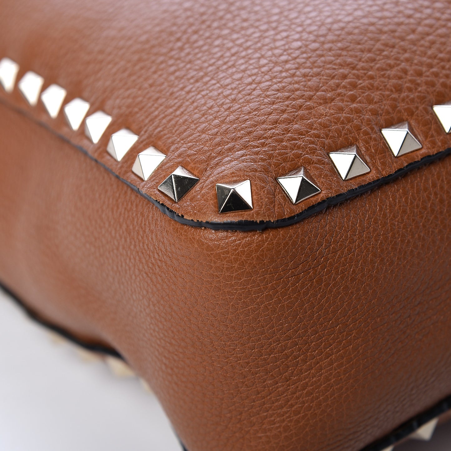 Pebbled Calfskin Small Rockstud Flip-Lock Messenger Bag Light Cuir