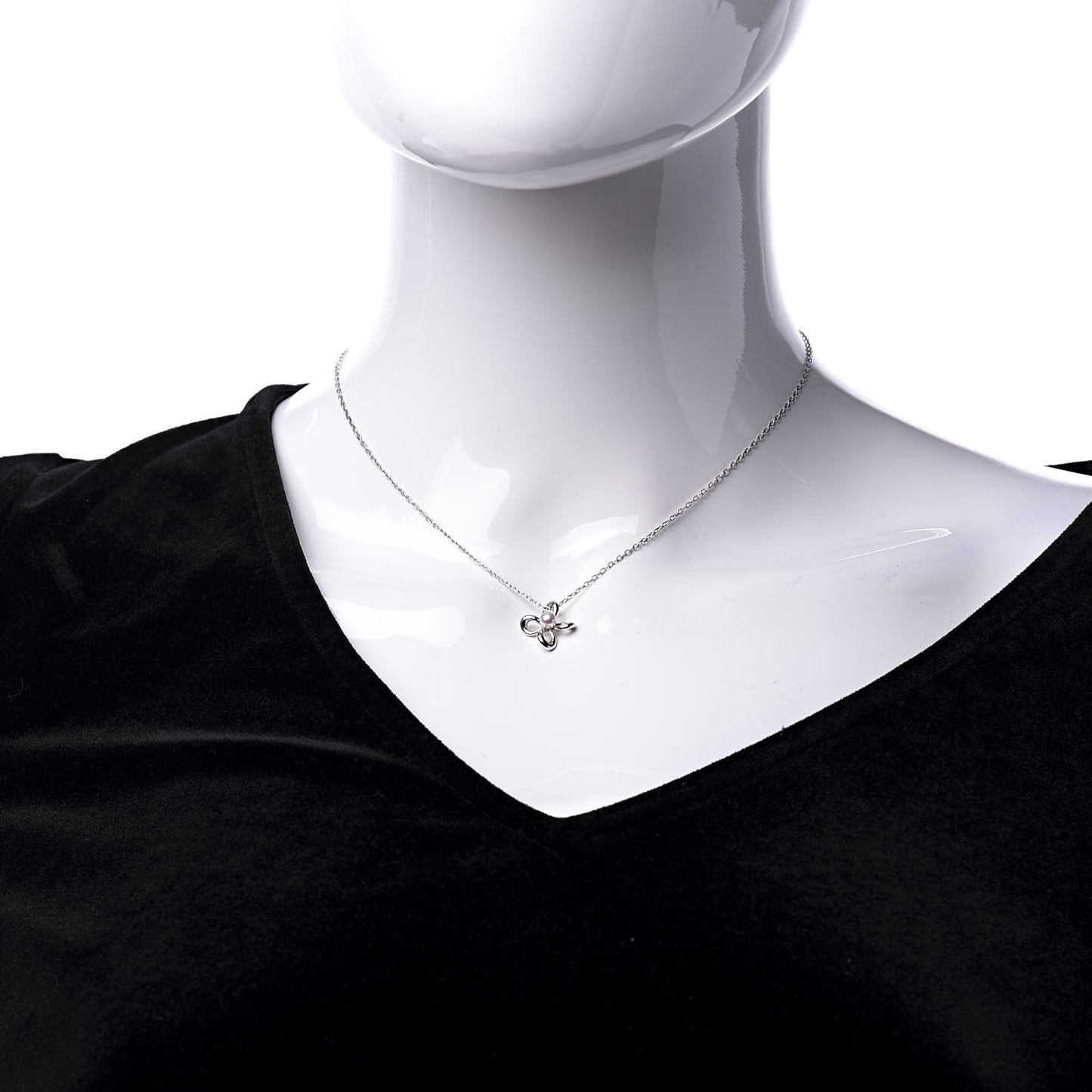 18K White Gold Pearl 4mm Flower Pendant Necklace