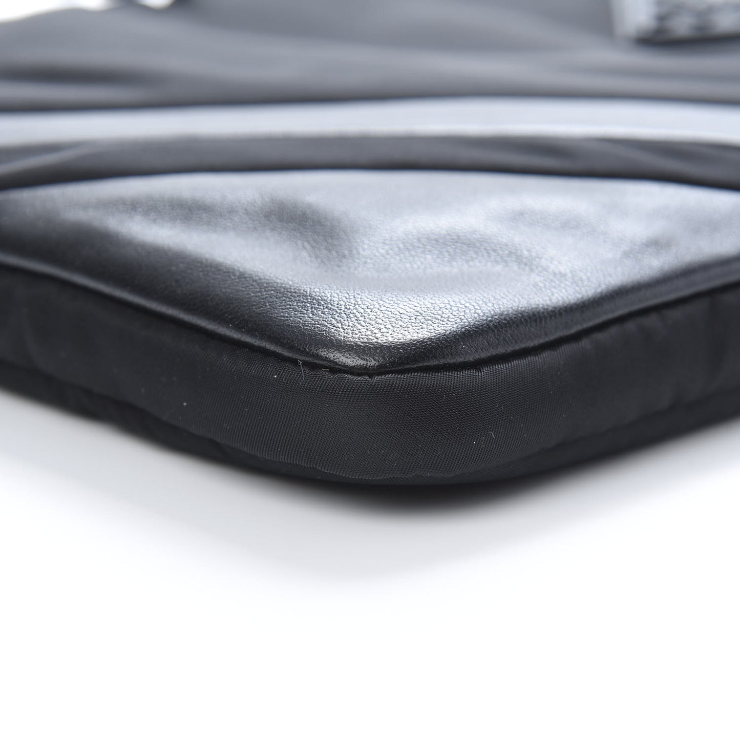 Tessuto Nylon Nappa Pouch Black