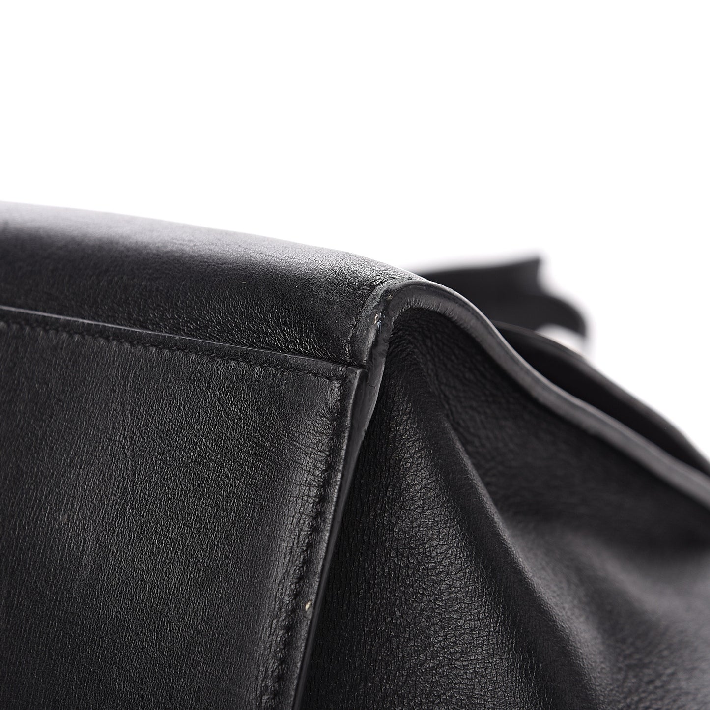 Smooth Calfskin Medium Trapeze Black