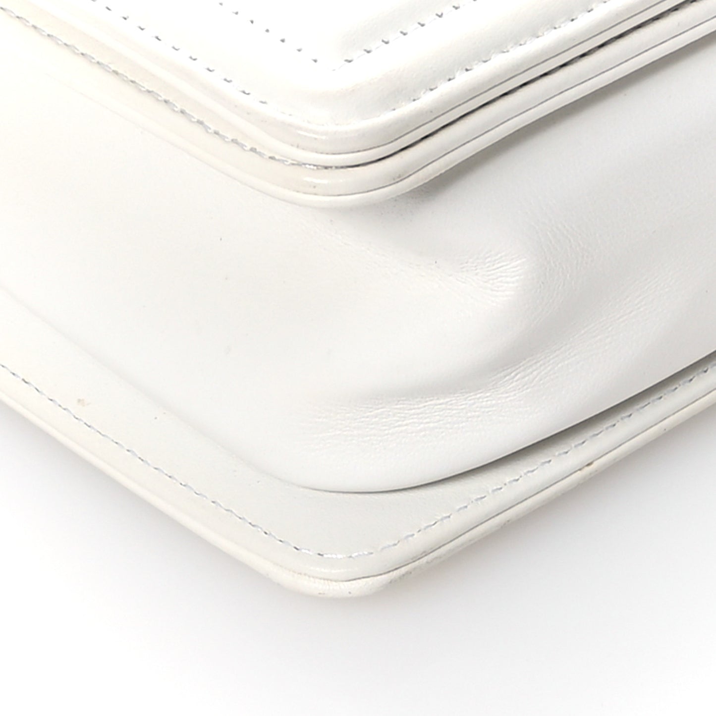 Calfskin Pearl Medium Boy Flap White
