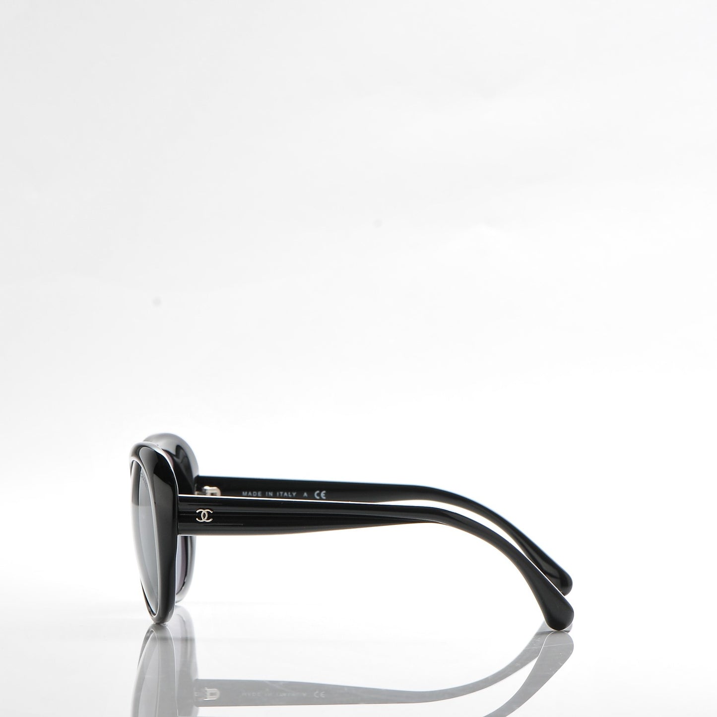 Signature Oval Sunglasses 5312 Black