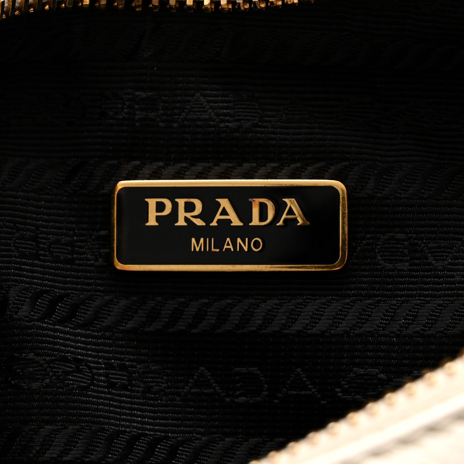 Prada Saffiano Re-Edition 2005 Shoulder Bag White 5 of 12