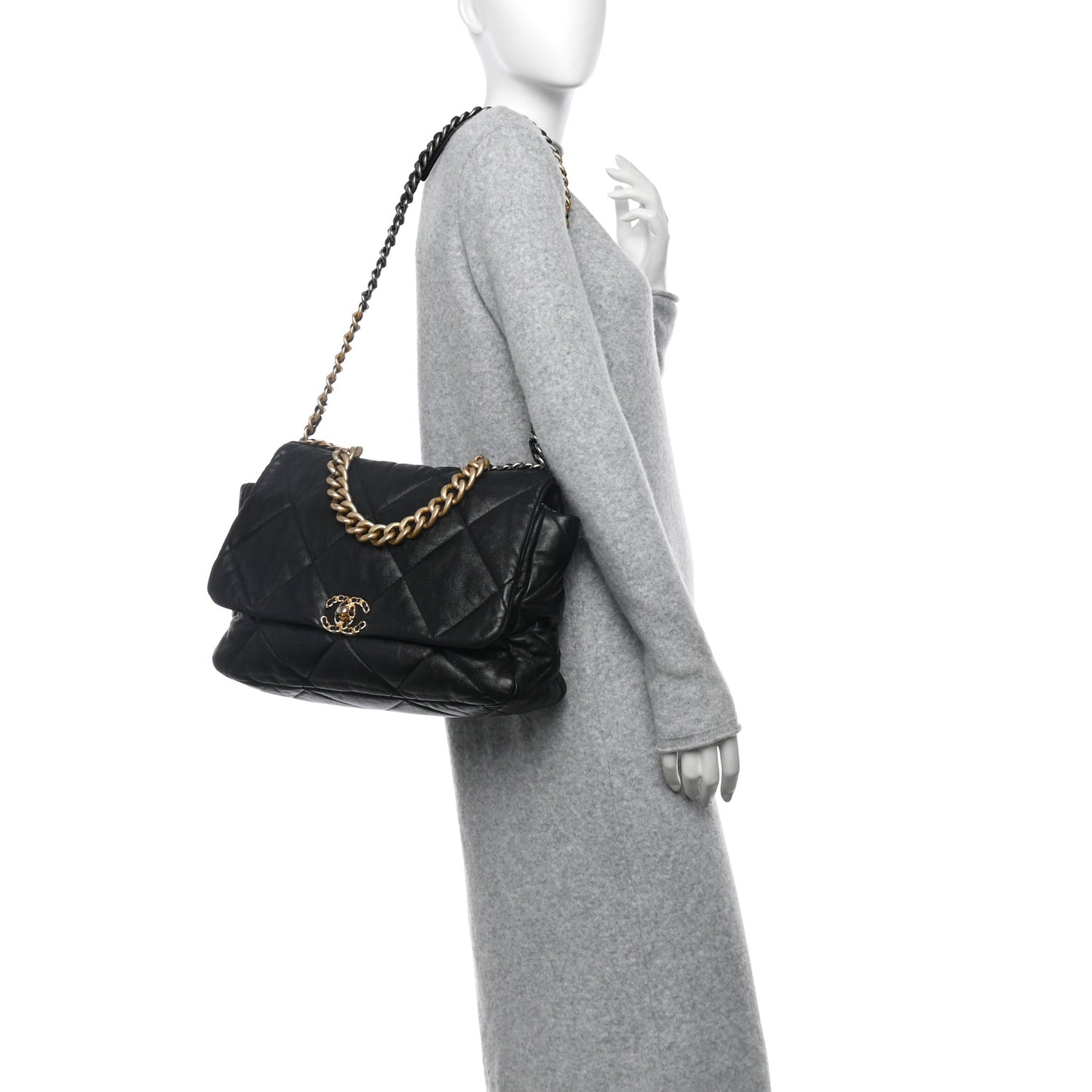 Lambskin Quilted Maxi Chanel 19 Flap Black