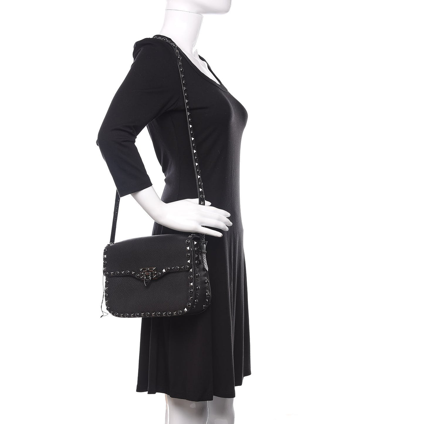 Pebbled Calfskin Onyx Medium Rockstud Rolling Flap Saddle Bag Black