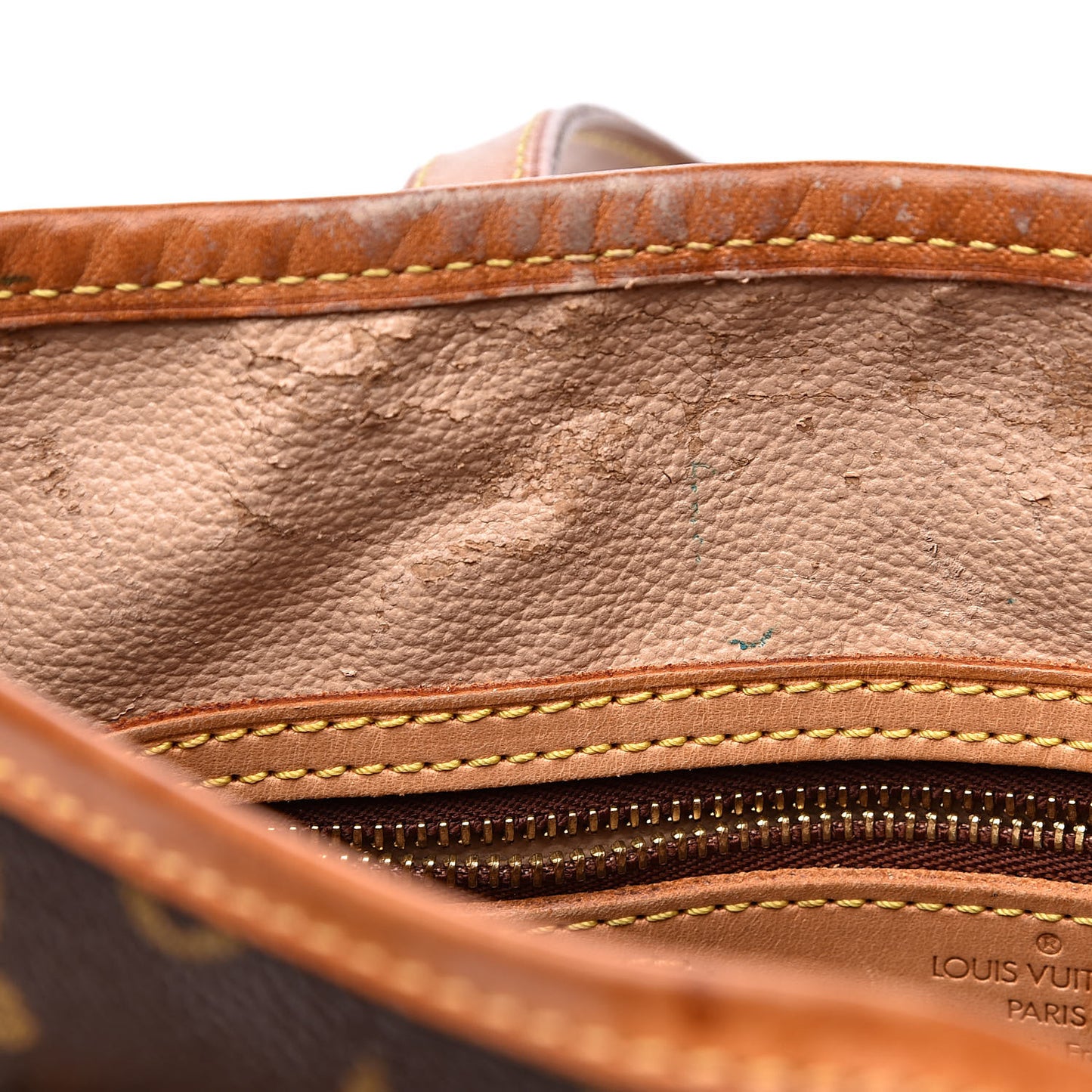 Monogram Petit Bucket 23