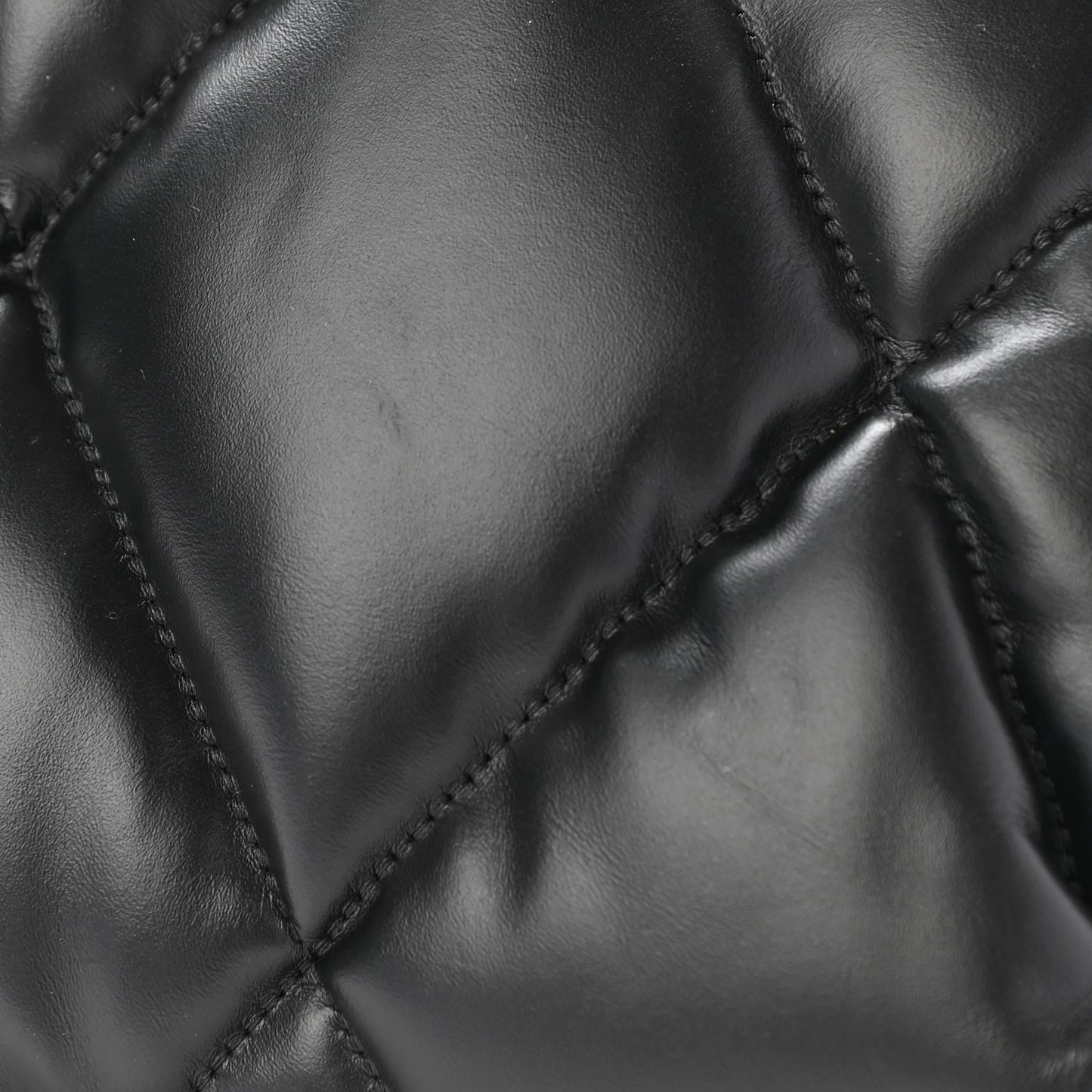 Nappa Calfskin Quilted Touch B Puffy Clutch Black