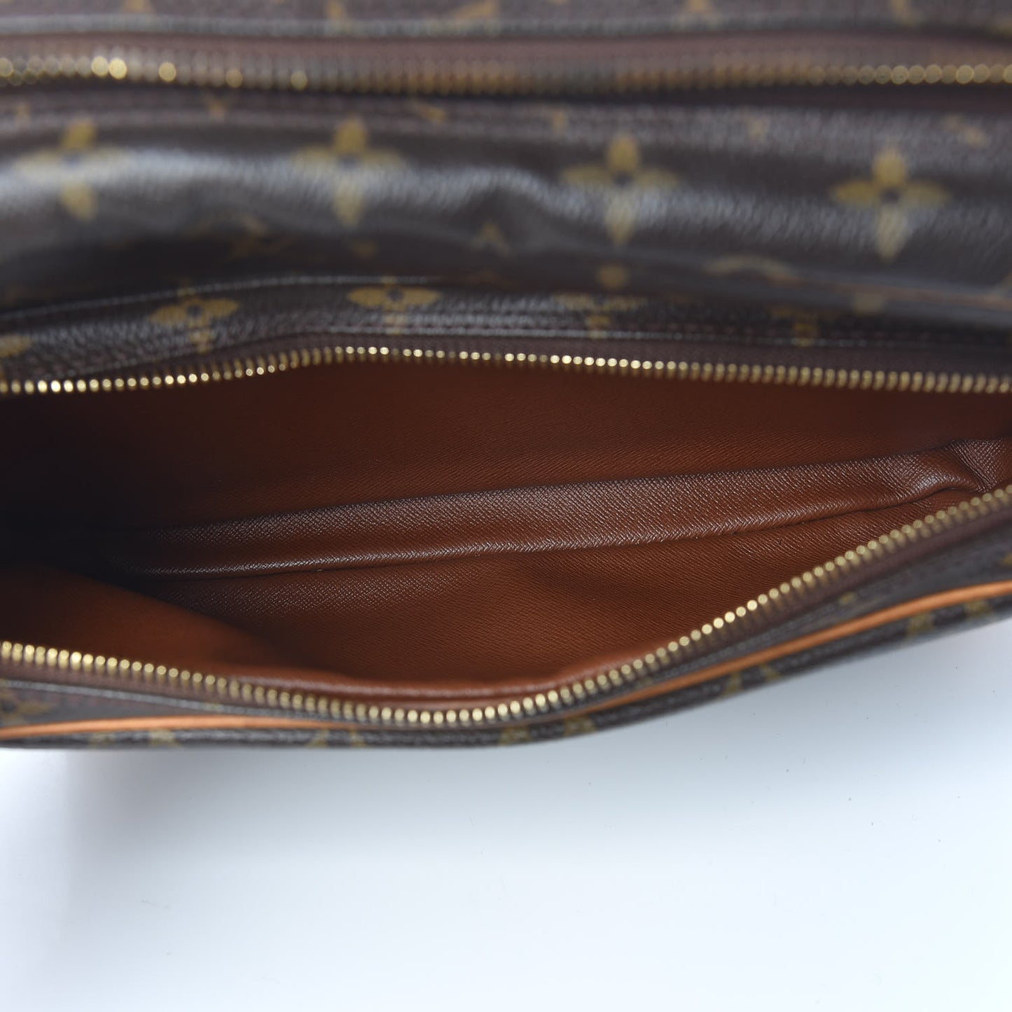 Monogram Nil 28