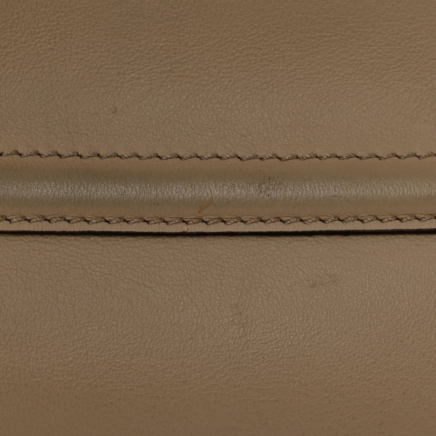 Vitello Grace King Karligraphy Chain Bucket Bag Nuvola Praline