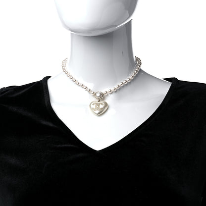 Chanel Pearl Crystal CC Heart Short Necklace Pearly White Gold 4 of 4
