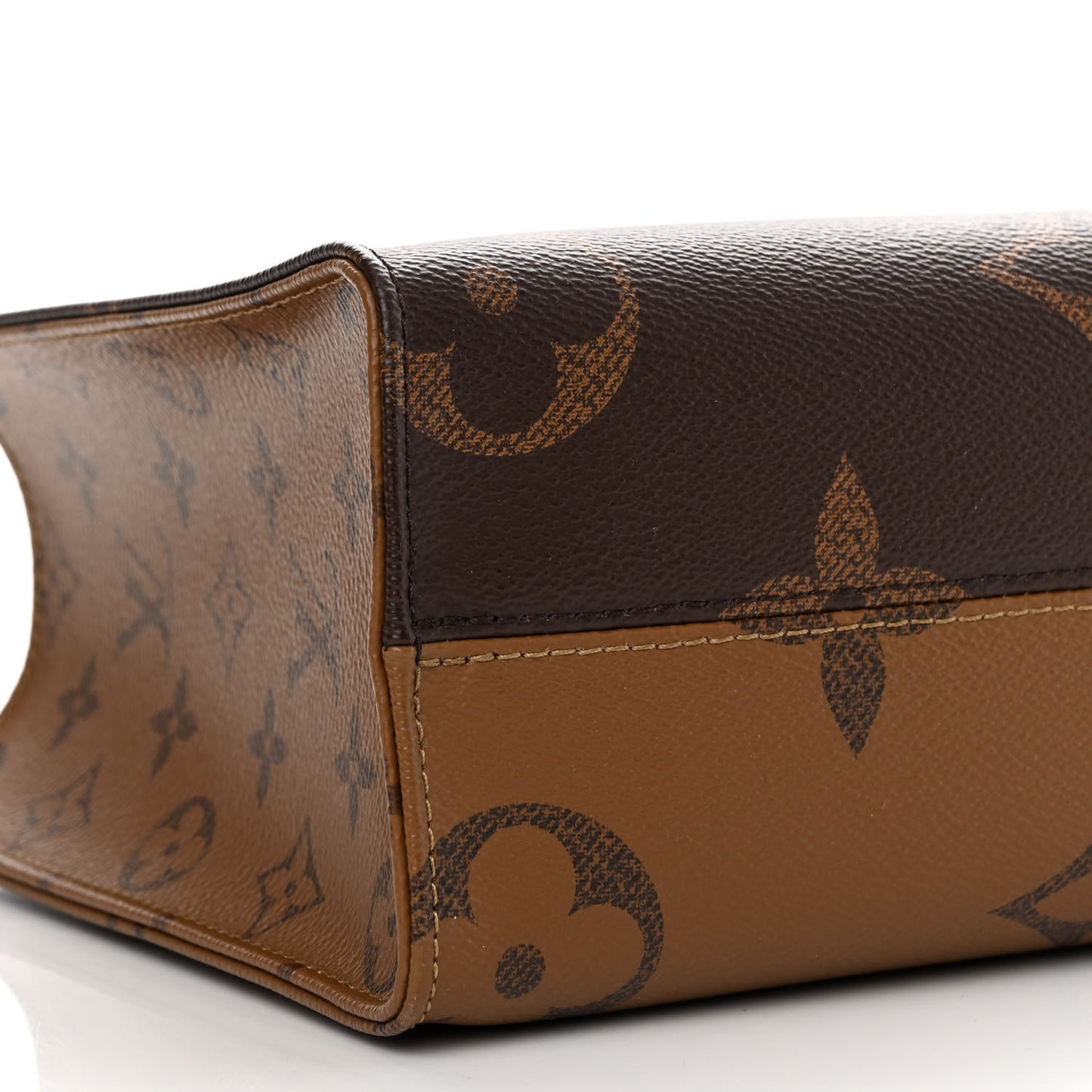 Reverse Monogram Giant Onthego PM