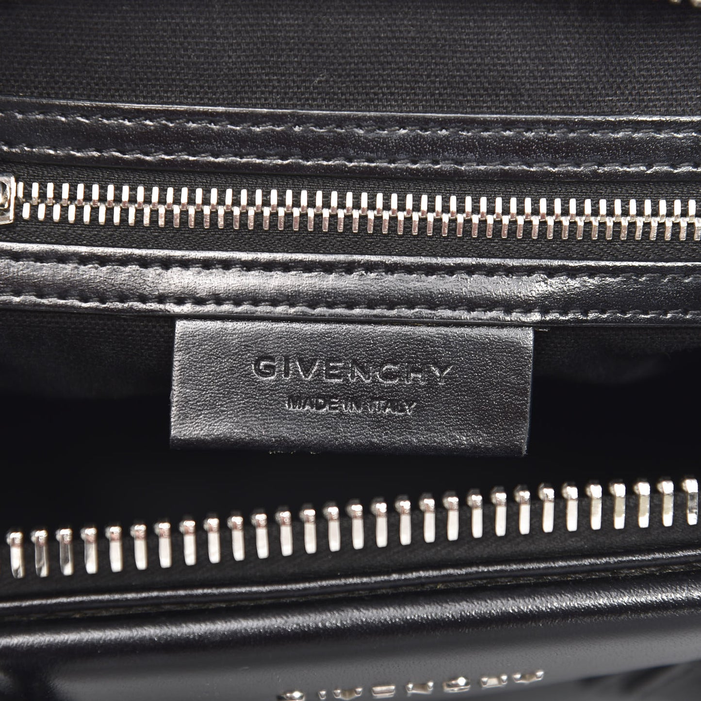 Shiny Lord Calfskin Medium Antigona Black