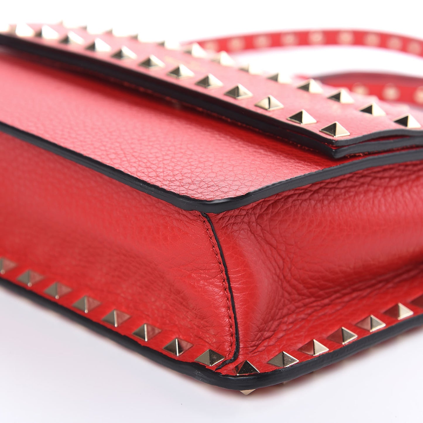 Pebbled Calfskin Rockstud Side Slip Crossbody Rouge Pur