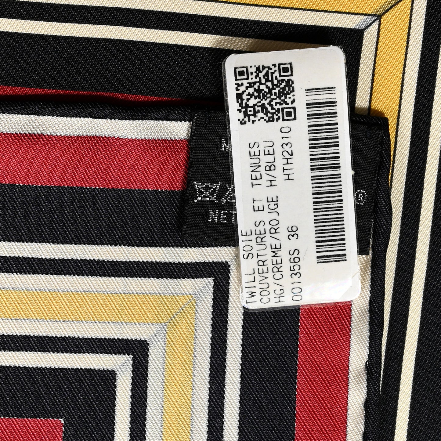 Silk Couvertures Et Tenues de Jour Scarf 90 Creme Rouge H Bleu Multicolor