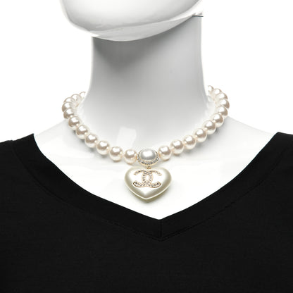 Chanel Pearl Crystal CC Heart Short Necklace Pearly White Gold 2 of 6