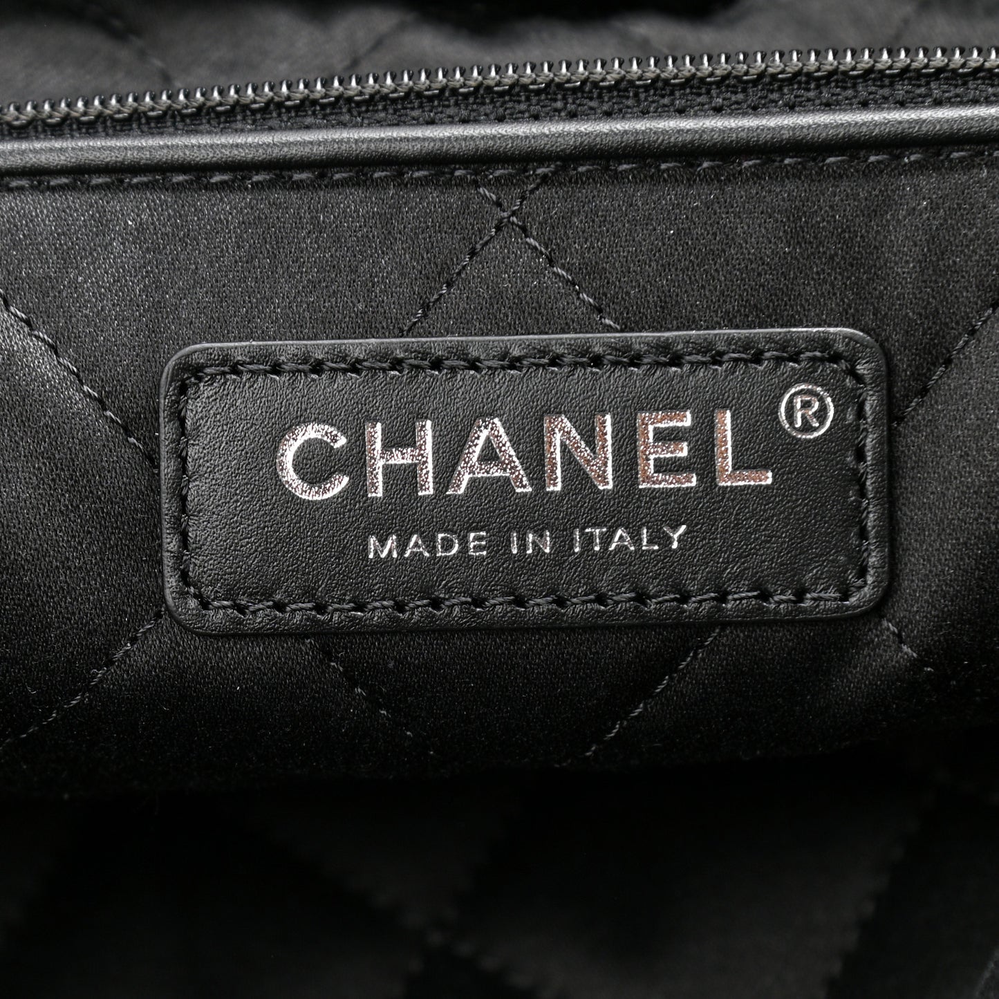 Shiny Calfskin Quilted Small Chanel 22 So Black