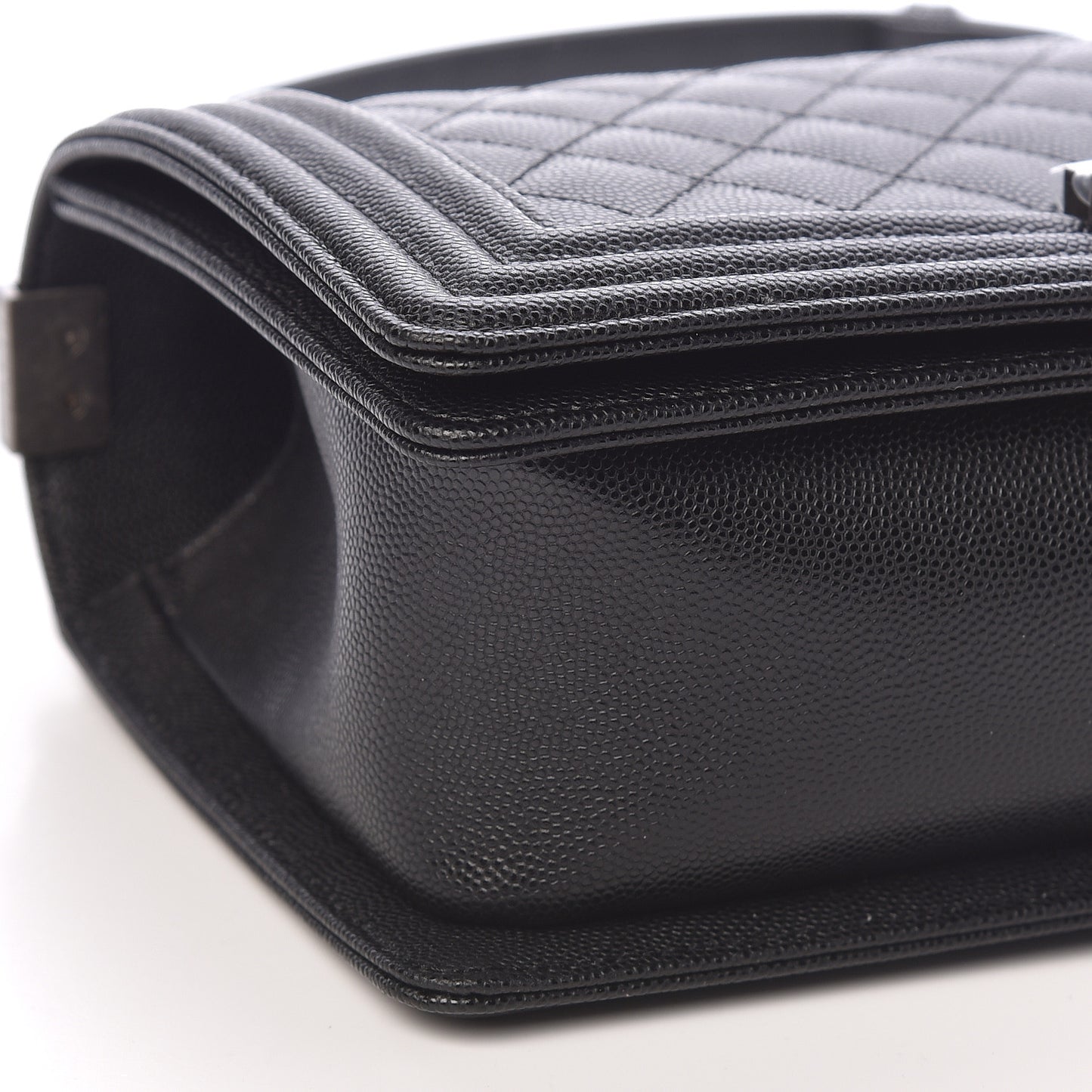 Caviar Quilted Medium Boy Flap Black