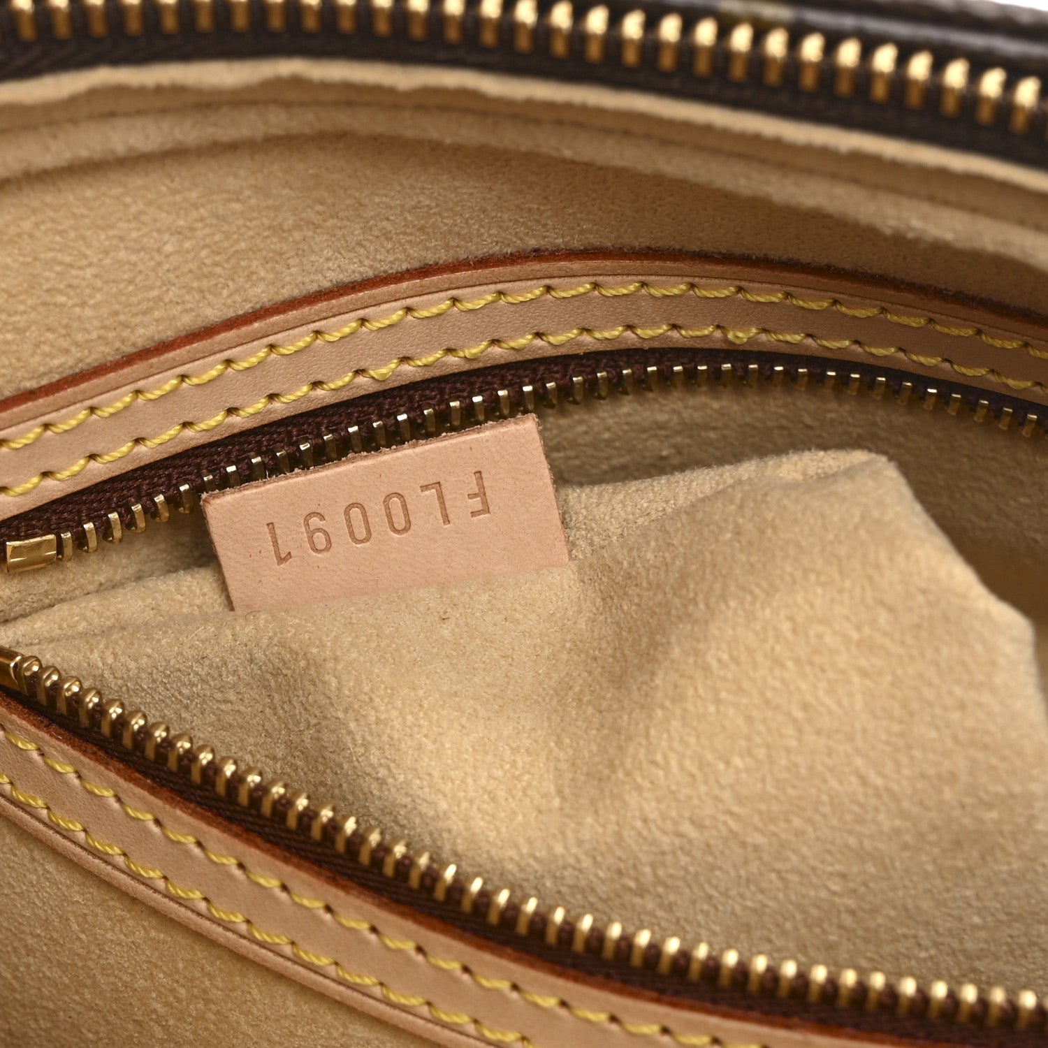 Louis Vuitton Monogram Looping MM 7 of 10