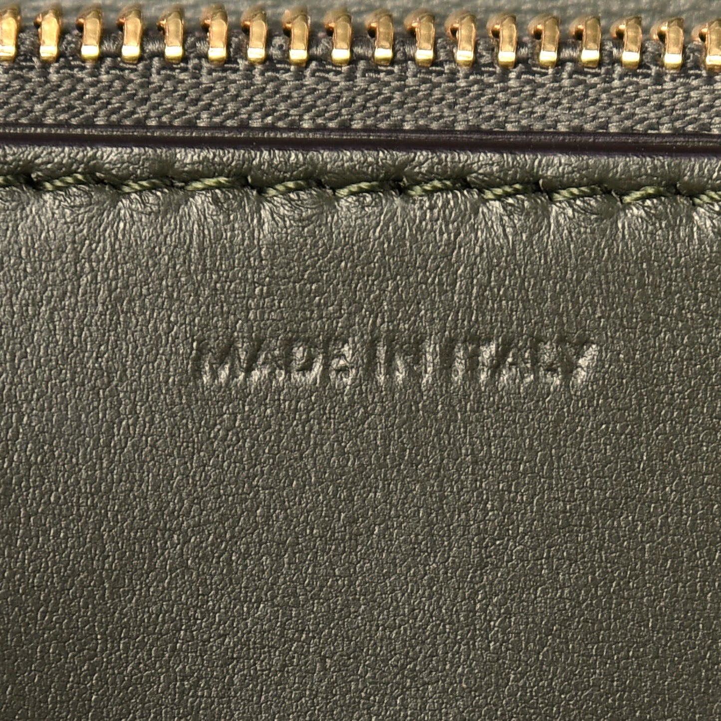 Box Calfskin Classic Box Medium Flap Bag Army Green