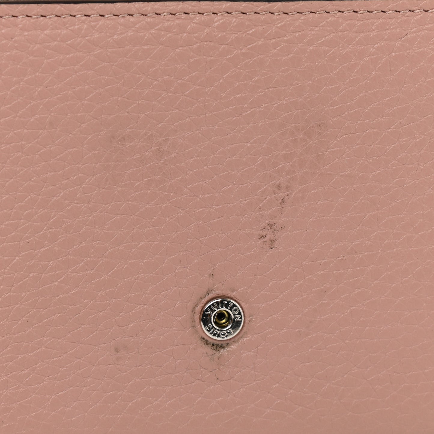 Taurillon Capucines Wallet Magnolia