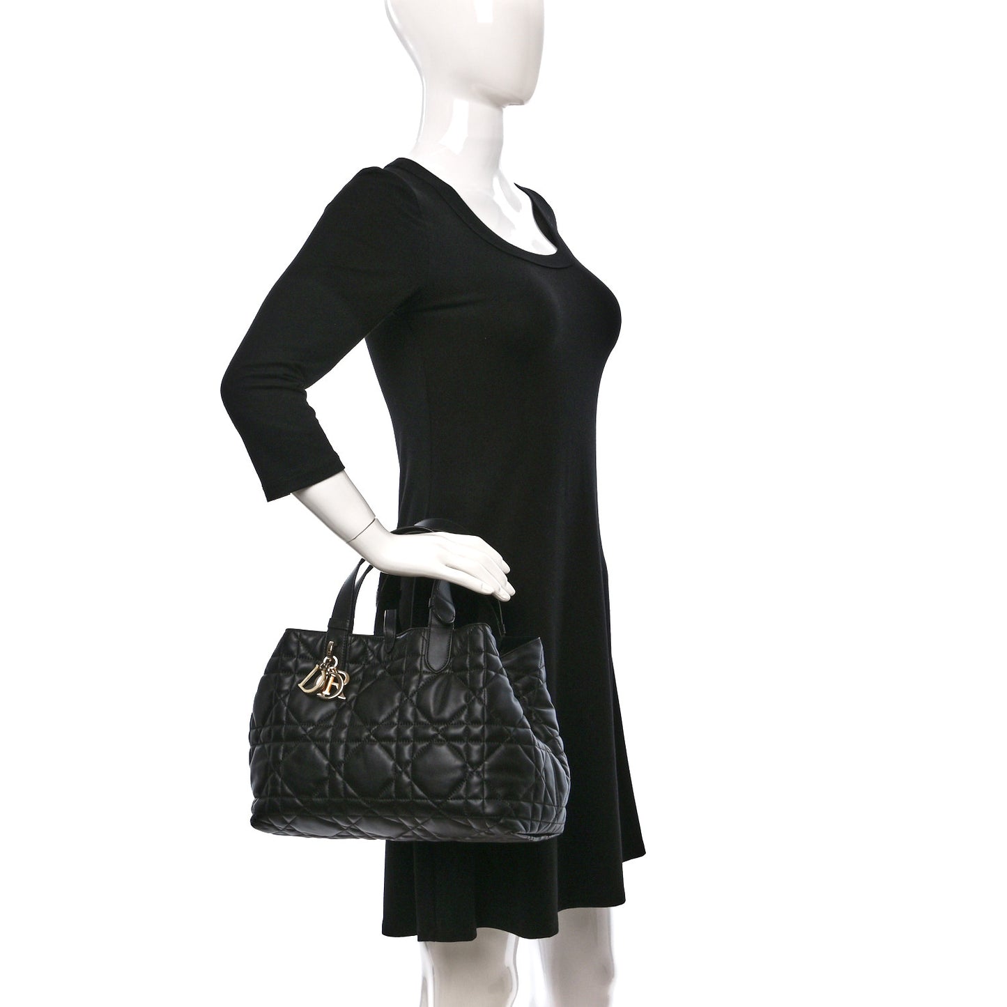 Calfskin Macrocannage Medium Toujours Black