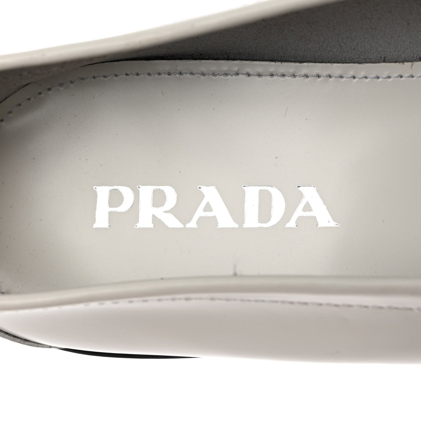 Brushed Calfskin Metal Triangle Logo 20mm Loafers 40 White