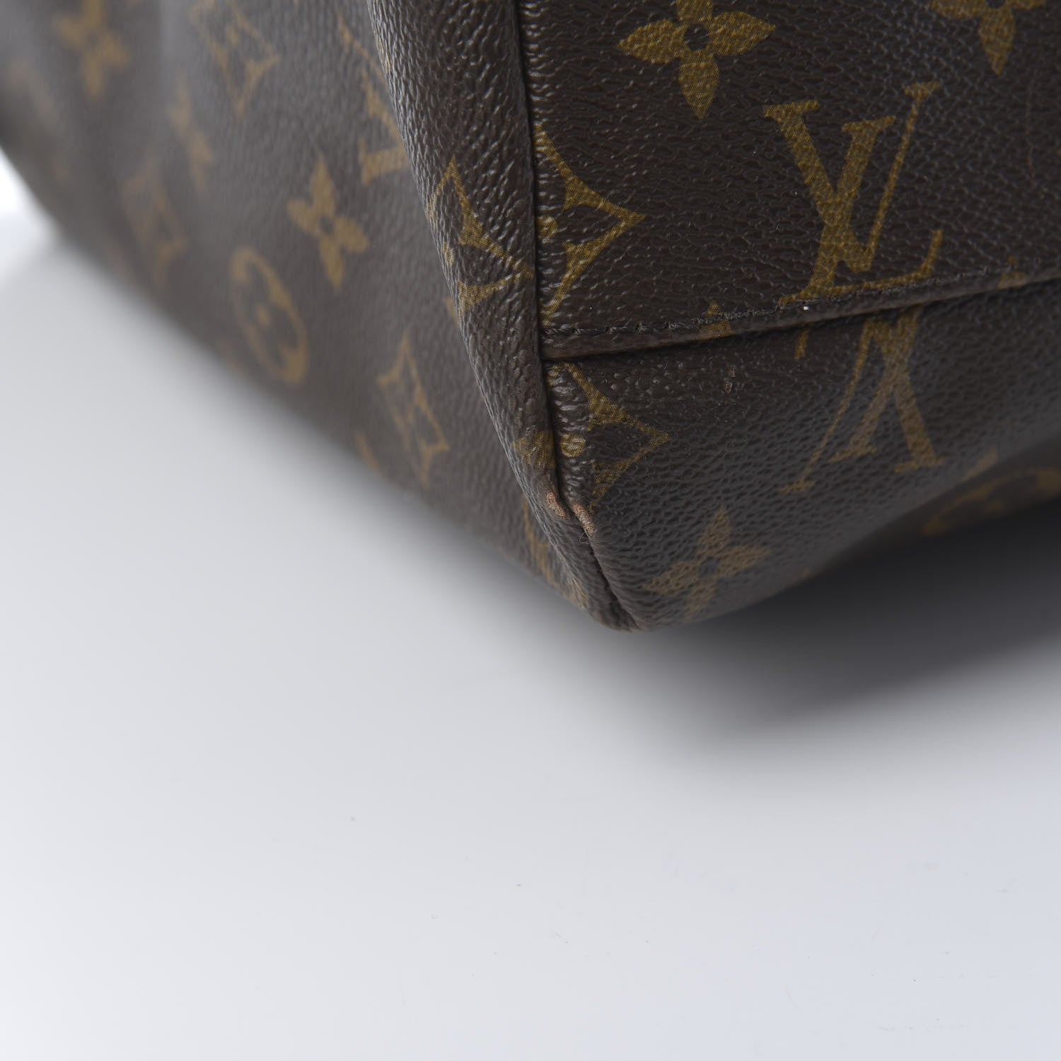 Louis Vuitton Monogram Weekender Beaubourg MM 11 of 14