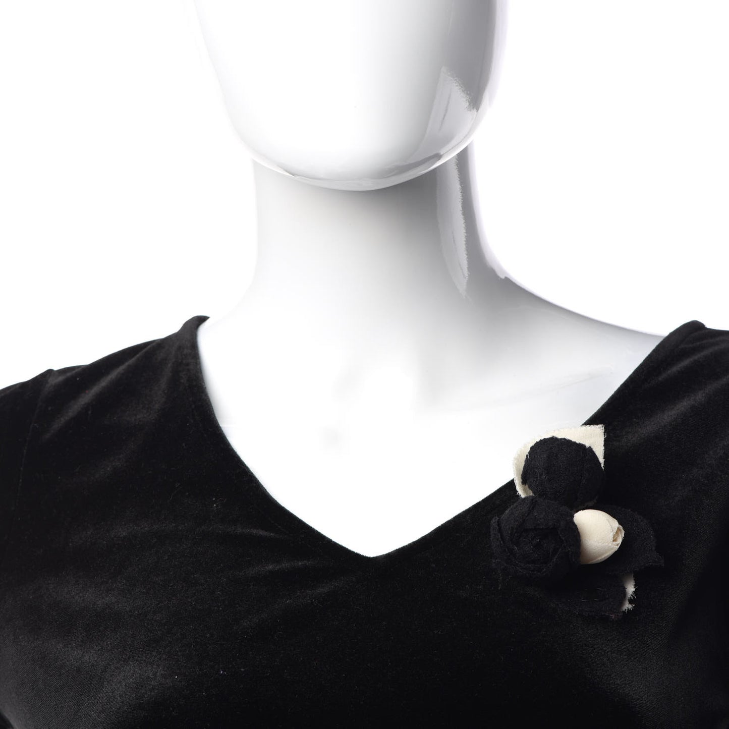 Wool Rose Brooch Black White