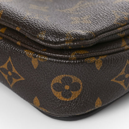 Louis Vuitton Monogram Pochette Metis 8 of 14