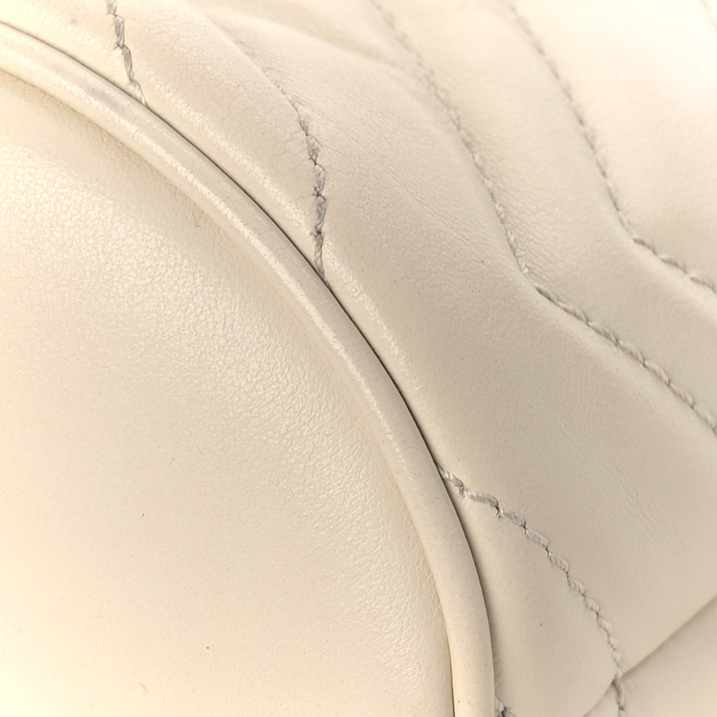 Calfskin Matelasse Mini GG Marmont 2.0 Bucket Bag White