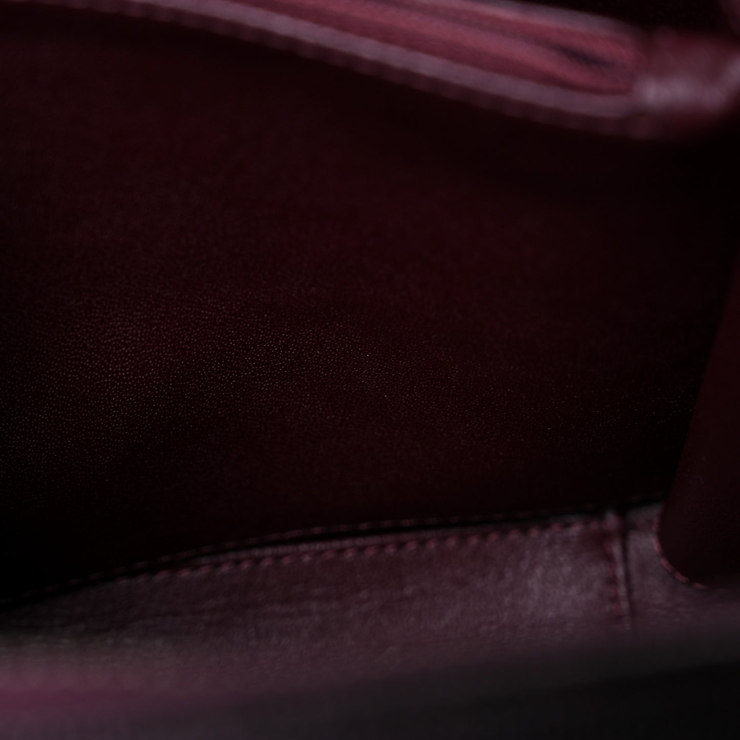Iridescent Caviar Quilted Medium CC Filigree Vanity Case Burgundy