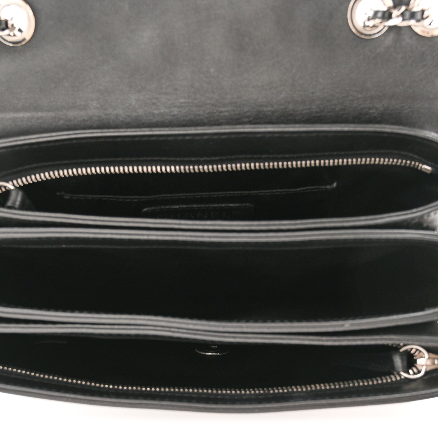 Calfskin Medium Clam's Pocket Flap Black
