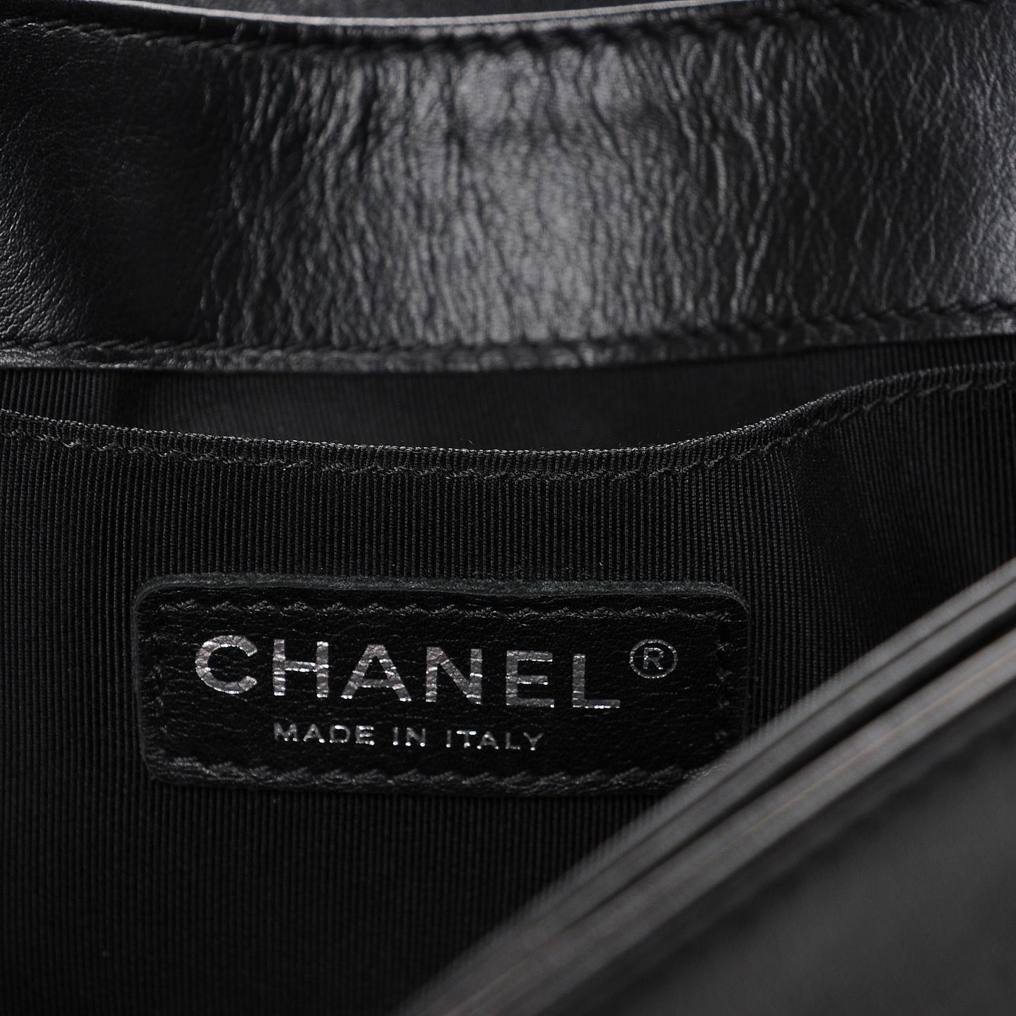 Calfskin Enchained Medium Boy Flap Black