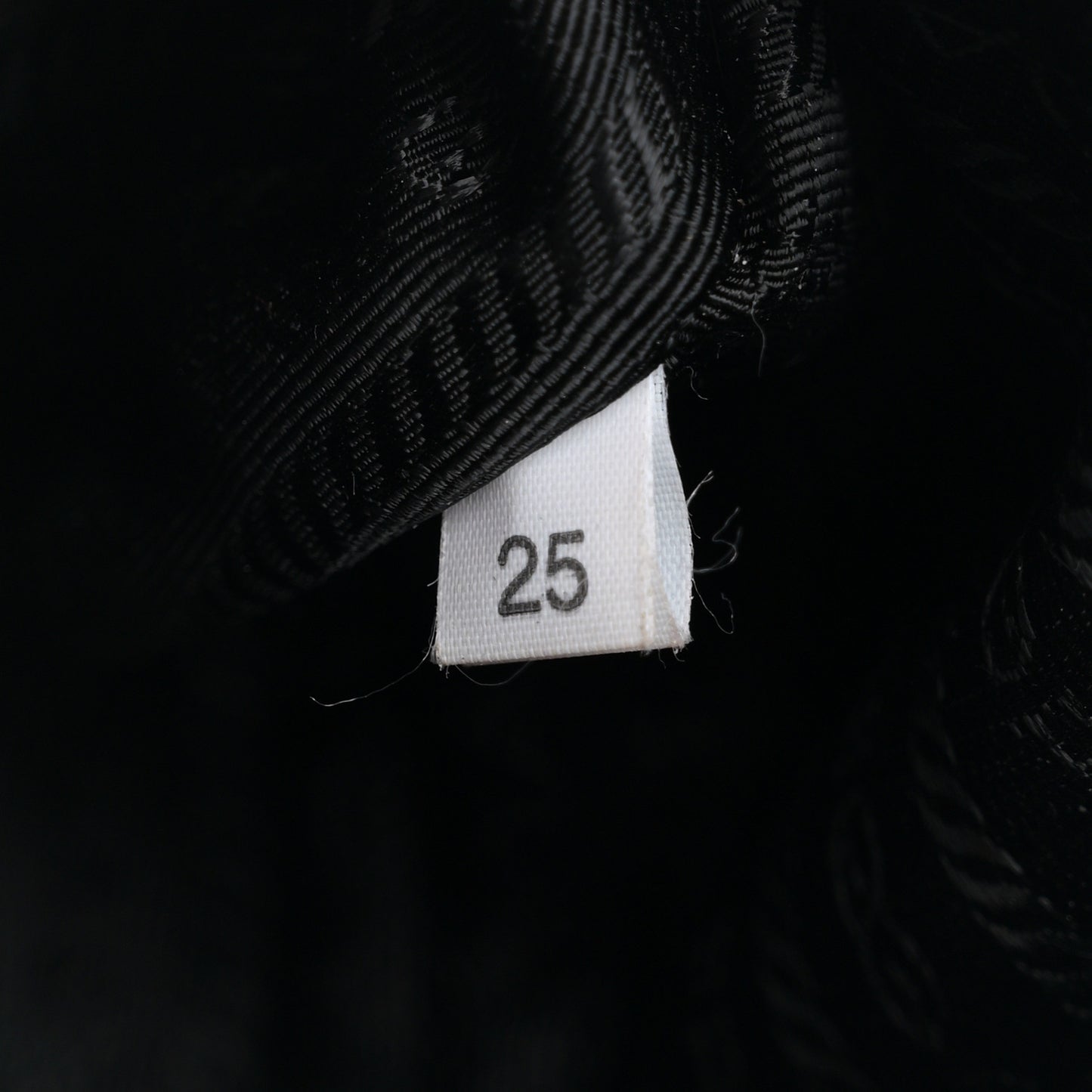Soft Lux Calfskin Medium Re-Edition 2002 Shoulder Bag Black