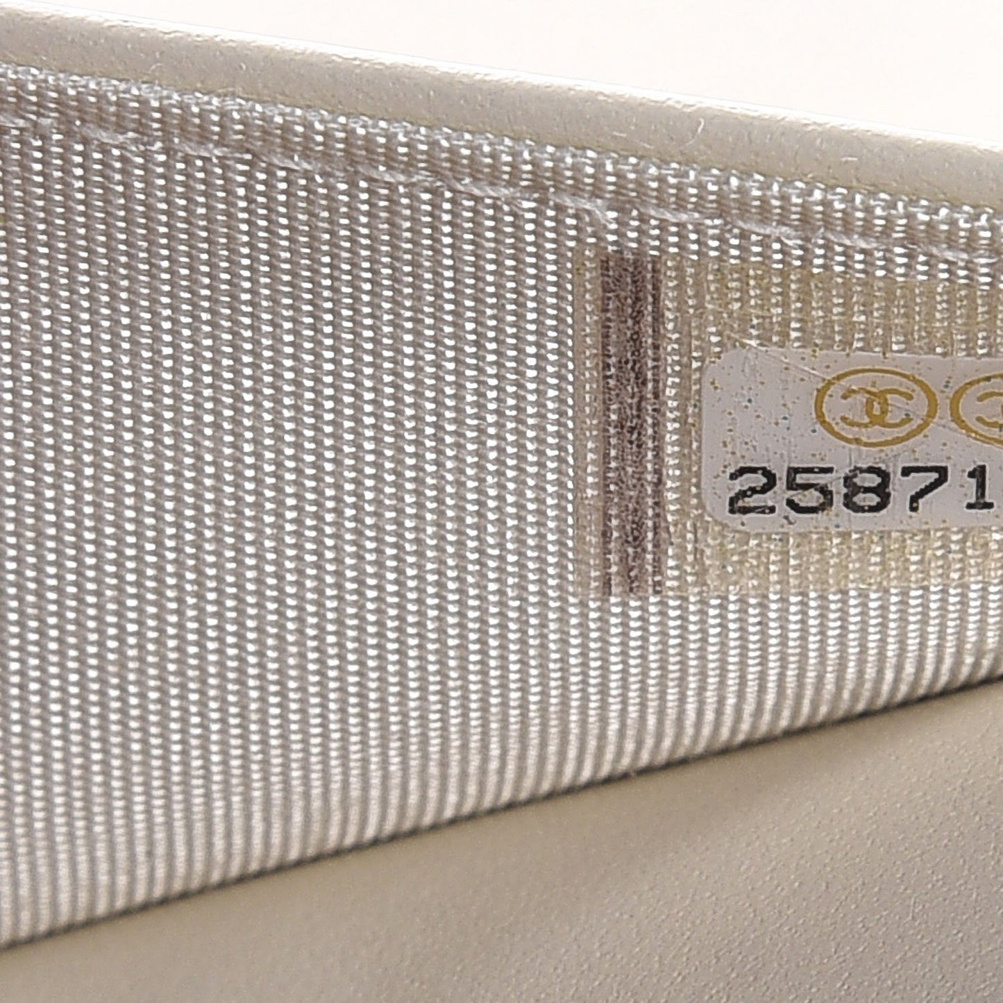 Caviar Quilted Boy Wallet On Chain WOC White