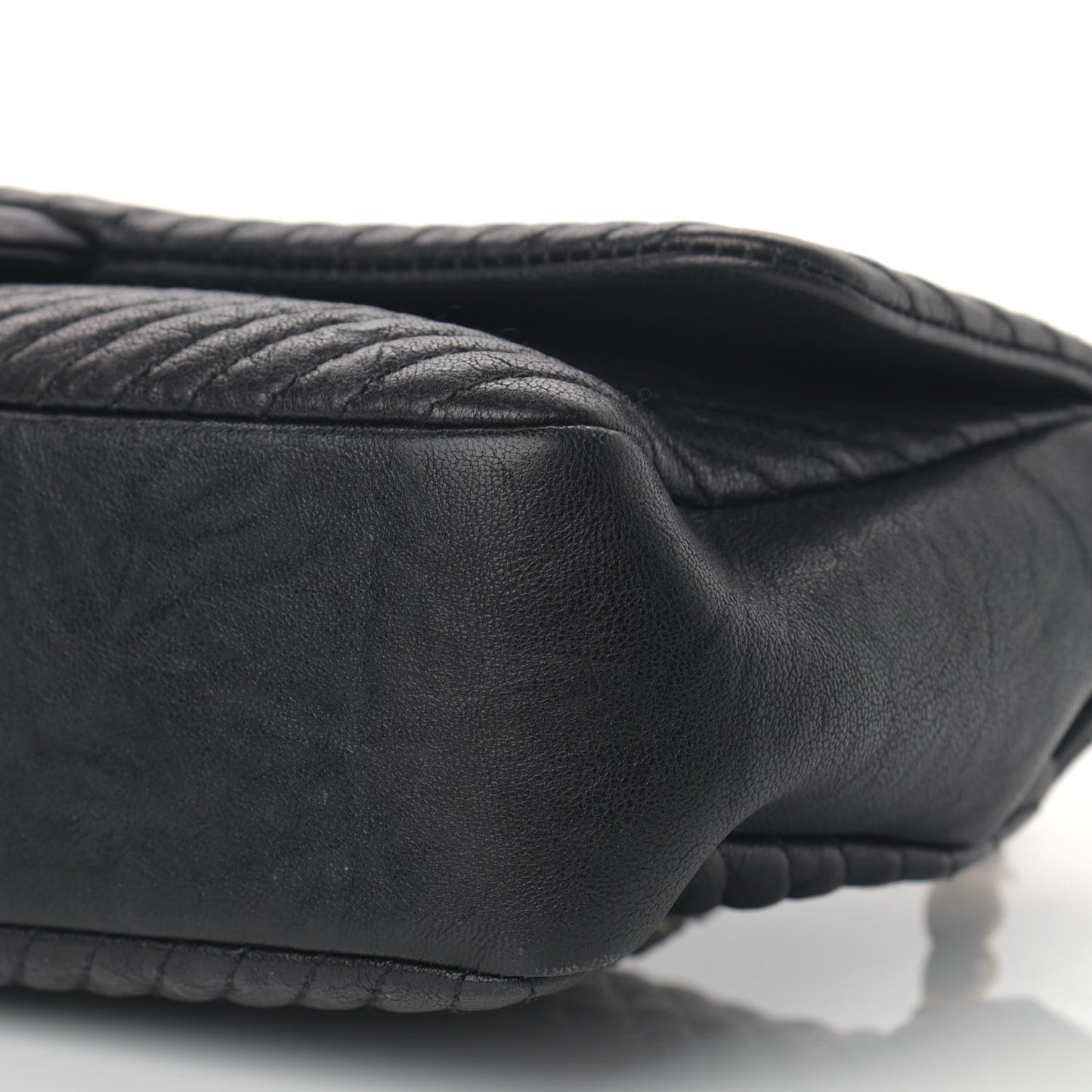 Wrinkled Lambskin Chevron Quilted Medium Surpique Flap Black