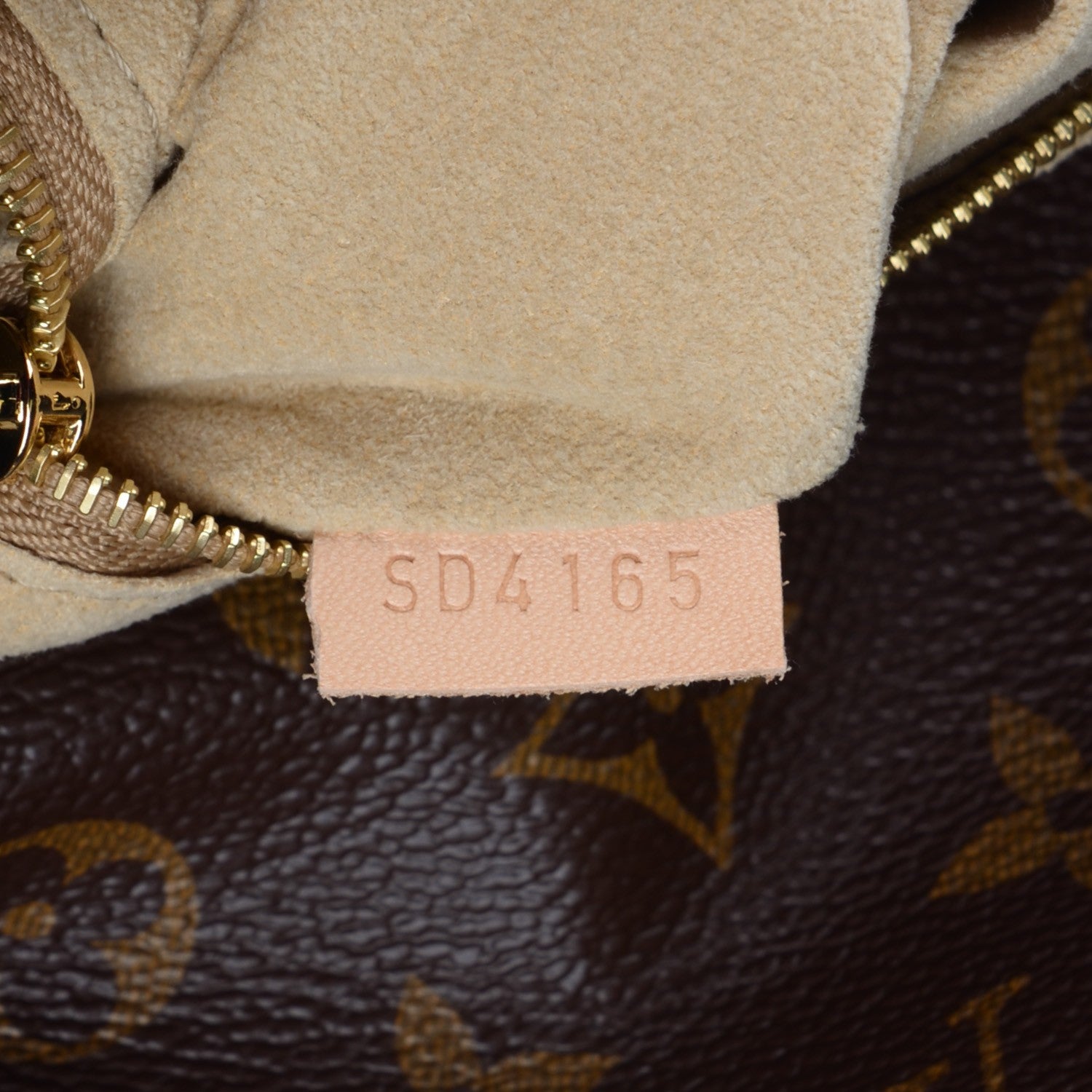 Louis Vuitton Monogram Artsy MM 8 of 9