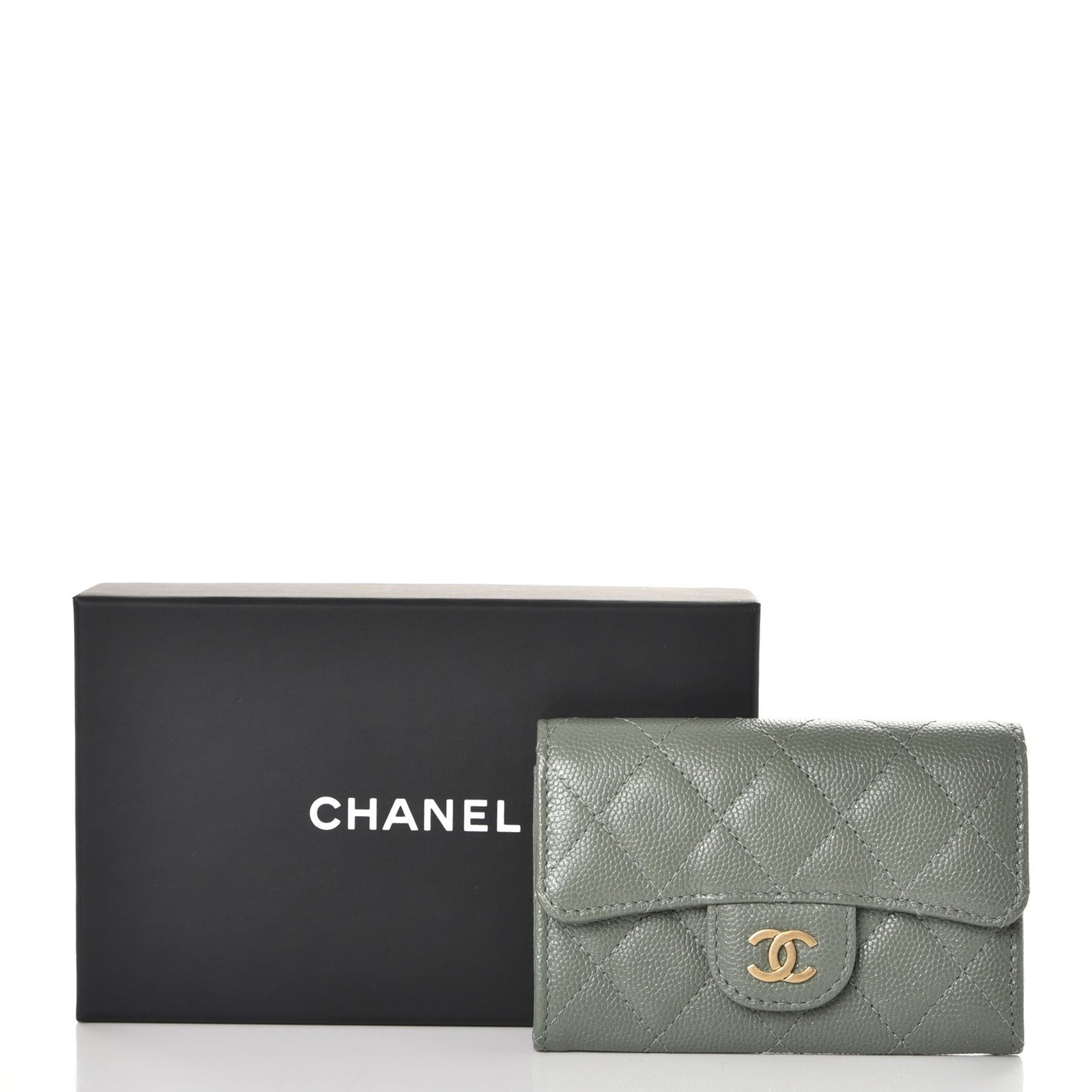 Iridescent Caviar Quilted Flap Card Holder Green
