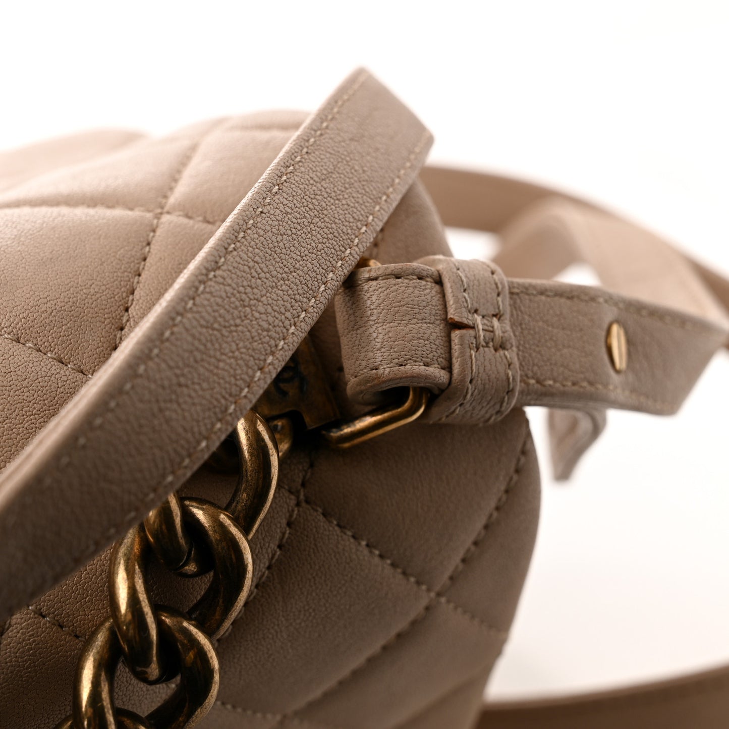 Shiny Sheepskin Quilted Small Trapezio Flap Beige