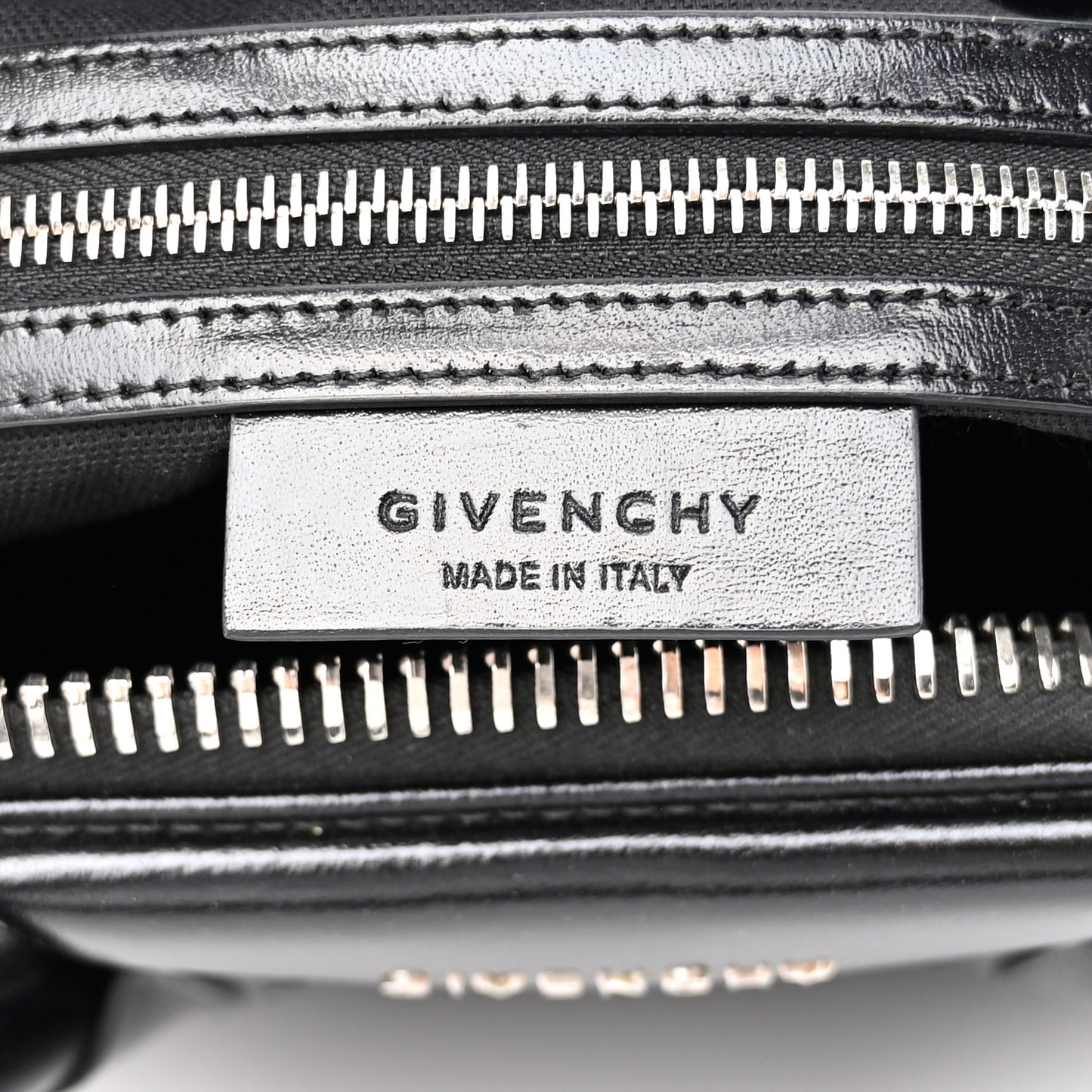 Shiny Lord Calfskin Small Antigona Black