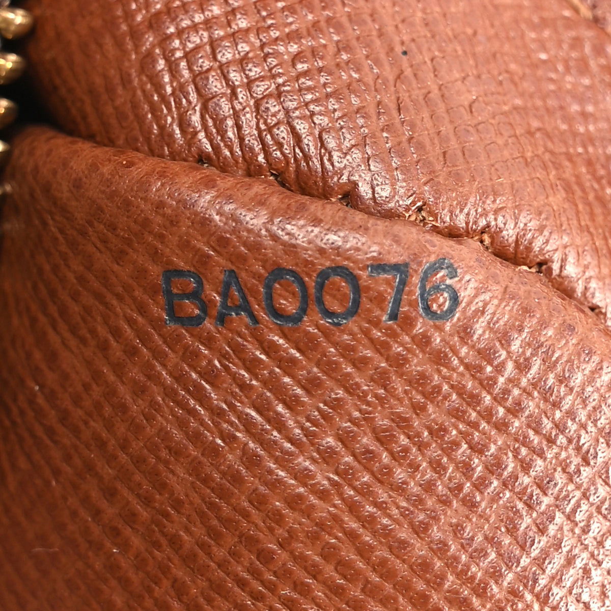 Louis Vuitton Monogram Blois 6 of 9